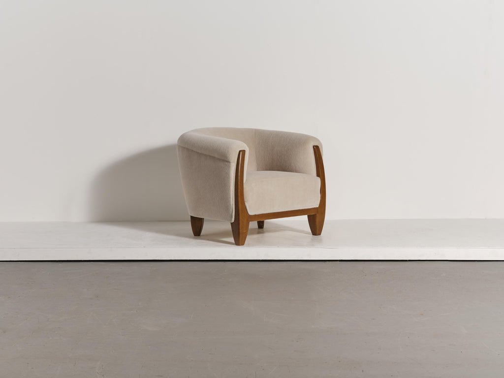 https://a.1stdibscdn.com/pair-of-sculptural-armchairs-solid-oak-and-pure-alpaca-upholstery-for-sale-picture-8/f_22593/f_477199921764168373539/04_Wonky_Stone_Alpaca_Pair_0178_11_2_master.jpg