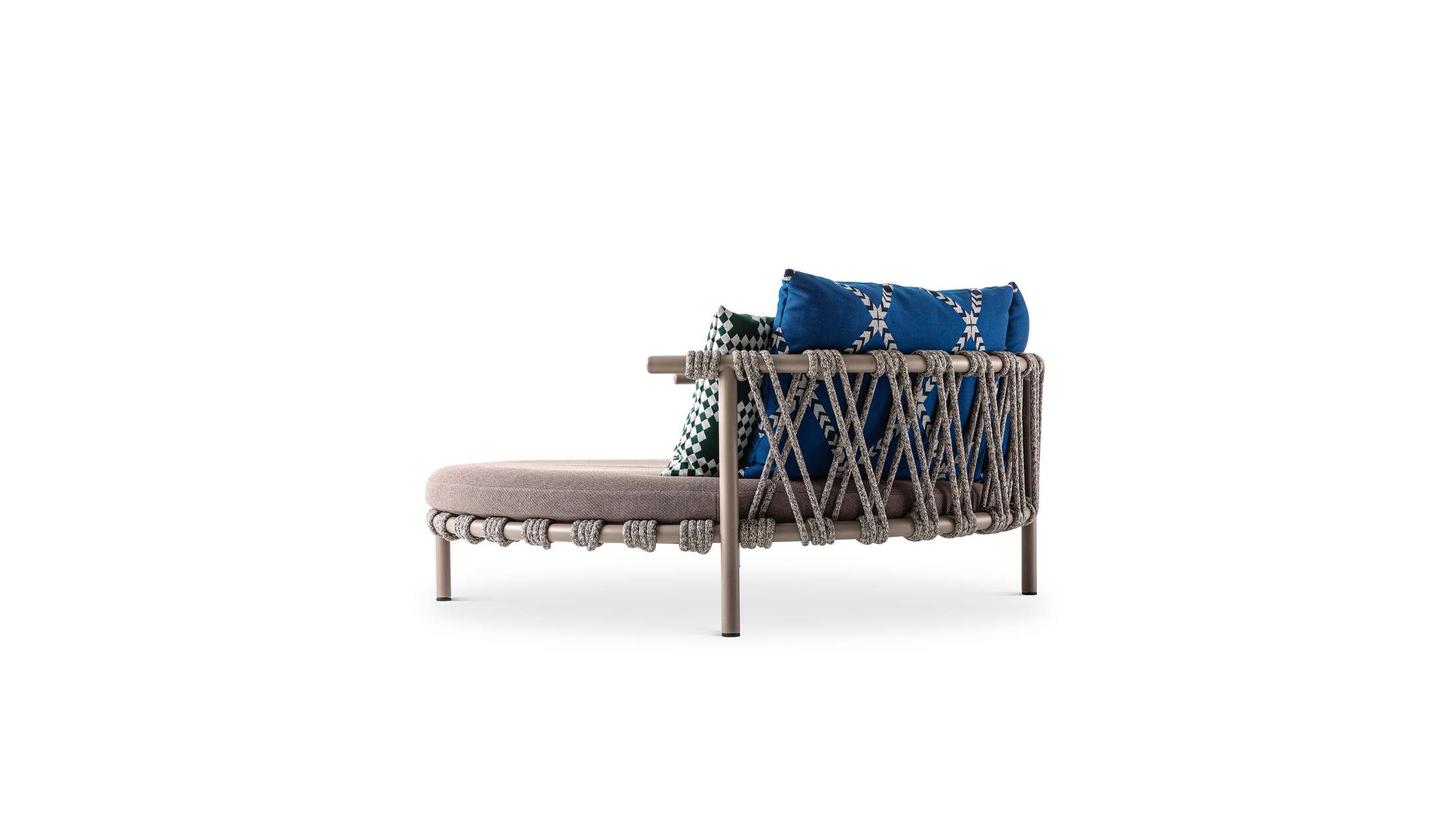 https://a.1stdibscdn.com/patricia-urquiola-trampoline-outdoor-sofa-for-cassina-italy-2022-for-sale-picture-3/f_15912/f_301467821661521410199/04_dettagli_561_trampoline_bed_4_org.jpg