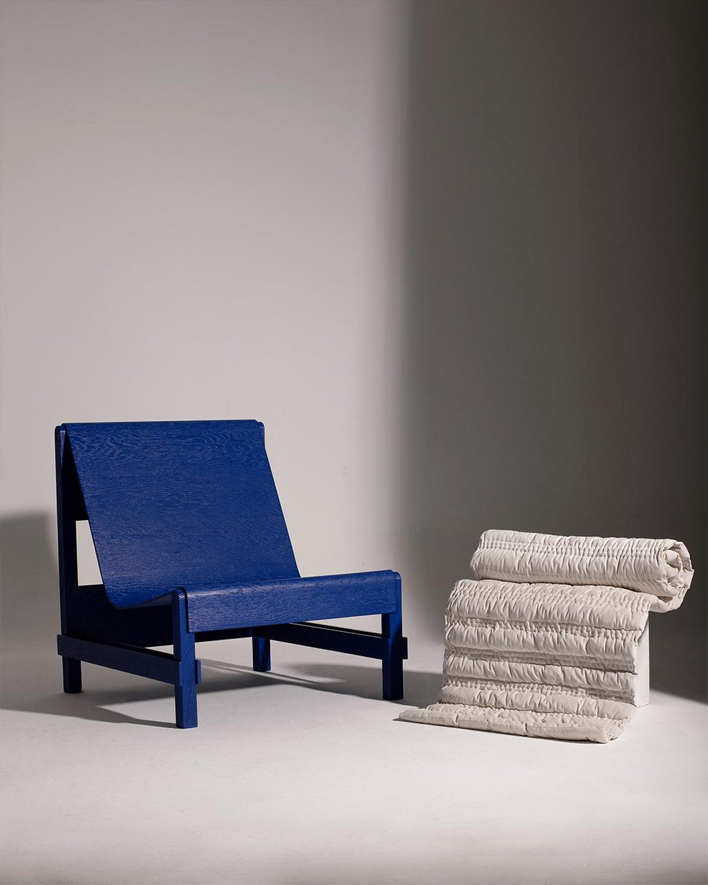 https://a.1stdibscdn.com/ripple-armchair-reflecting-comtemporary-and-modern-with-turkish-quilting-in-blue-for-sale-picture-4/f_68572/f_398312321716384824050/04_master.jpg