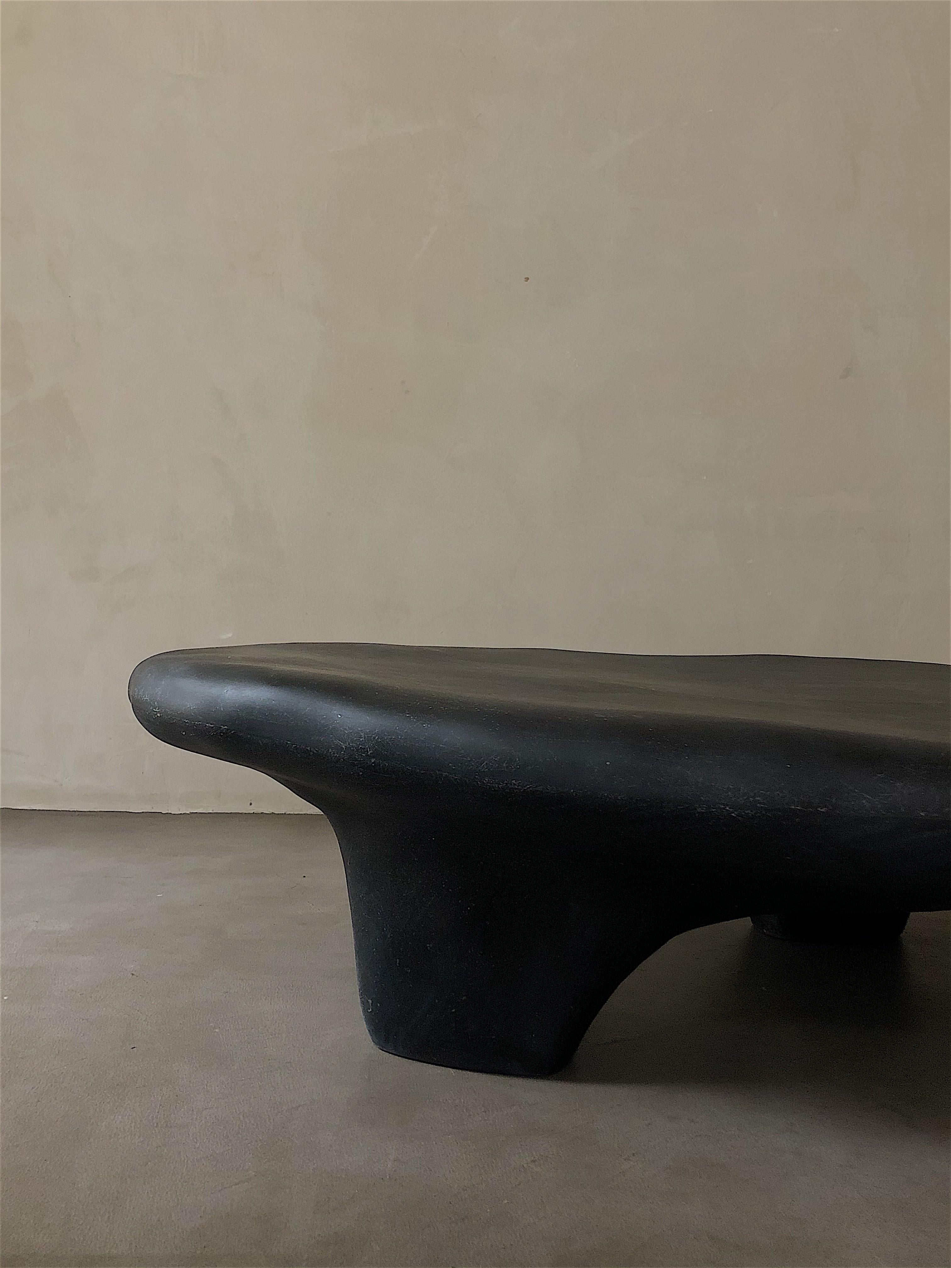 https://a.1stdibscdn.com/small-tripod-coffee-table-by-kar-for-sale-picture-4/f_12192/f_429472621735574853135/04_master.jpg