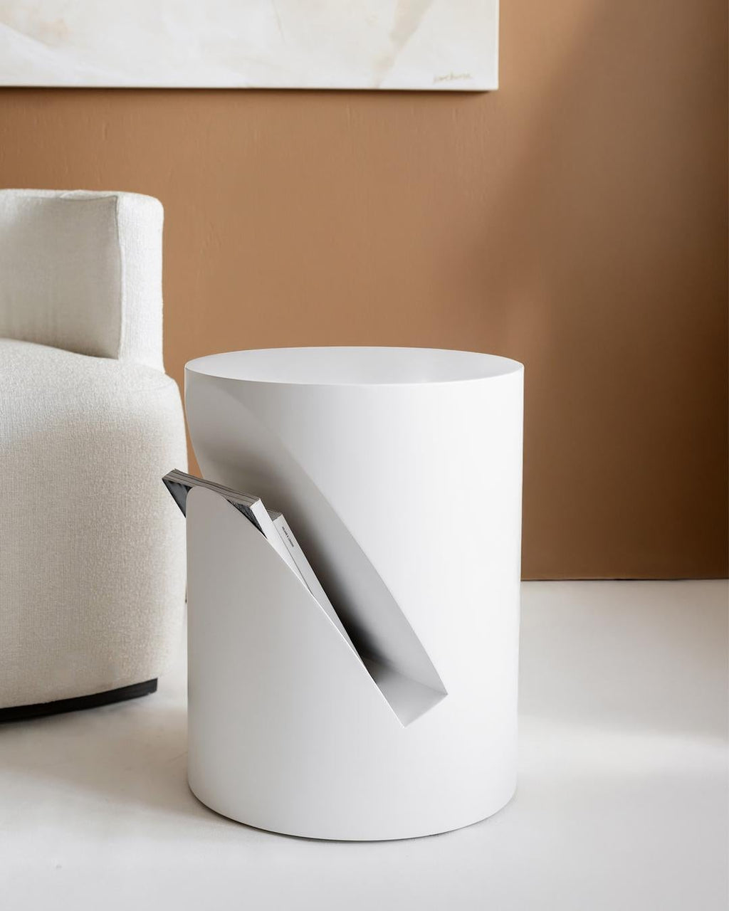 https://a.1stdibscdn.com/mola-side-table-with-distinctive-look-white-for-sale-picture-4/f_68572/f_293661921744880828672/04_master.jpg