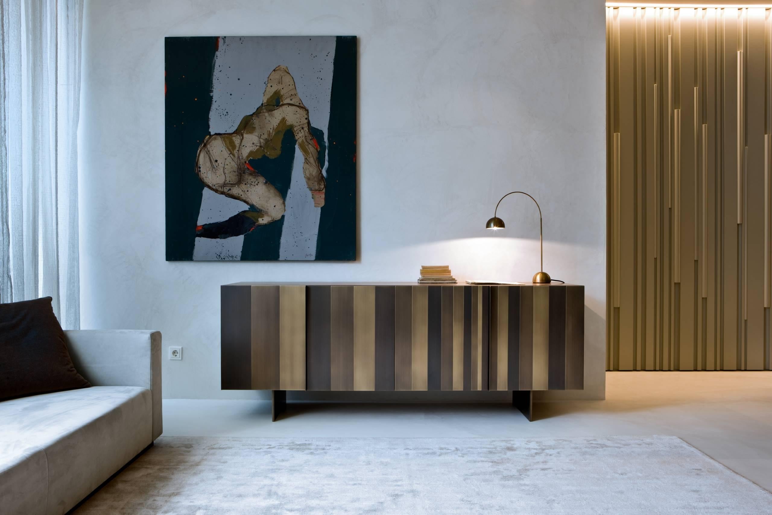 https://a.1stdibscdn.com/laurameroni-stars-modern-low-sideboard-in-burnished-brass-by-bartoli-design-for-sale-picture-5/f_52792/1589377333533/04_new_st12lg_burnished_brass_laurameroni_master.jpg