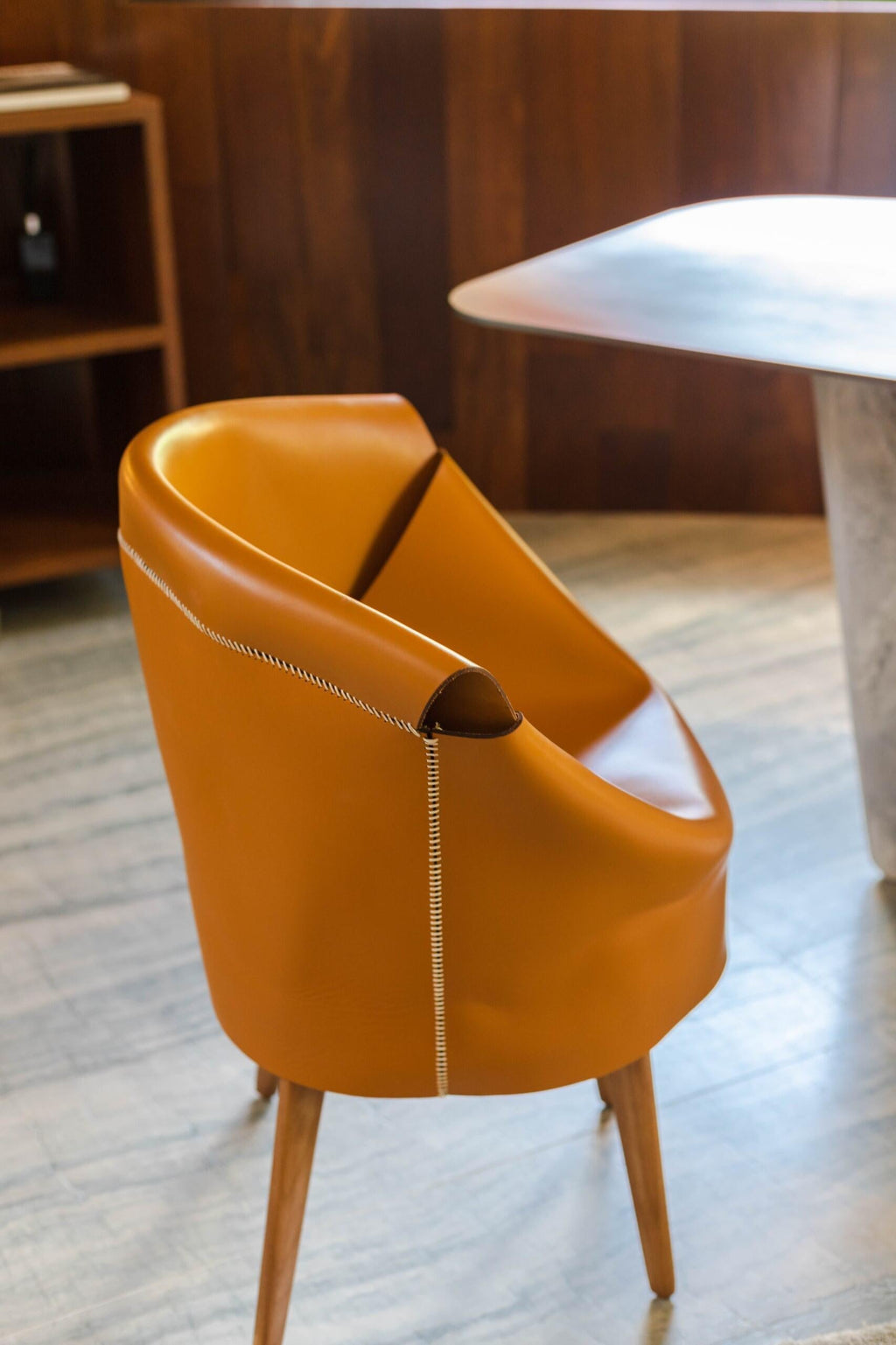 https://a.1stdibscdn.com/ilse-lang-molded-leather-dining-chair-sculptural-comfort-timeless-craft-for-sale-picture-5/f_104502/f_451864721748261289112/054d6786_1152_49a8_ab51_bba4e350eaed_master.jpg