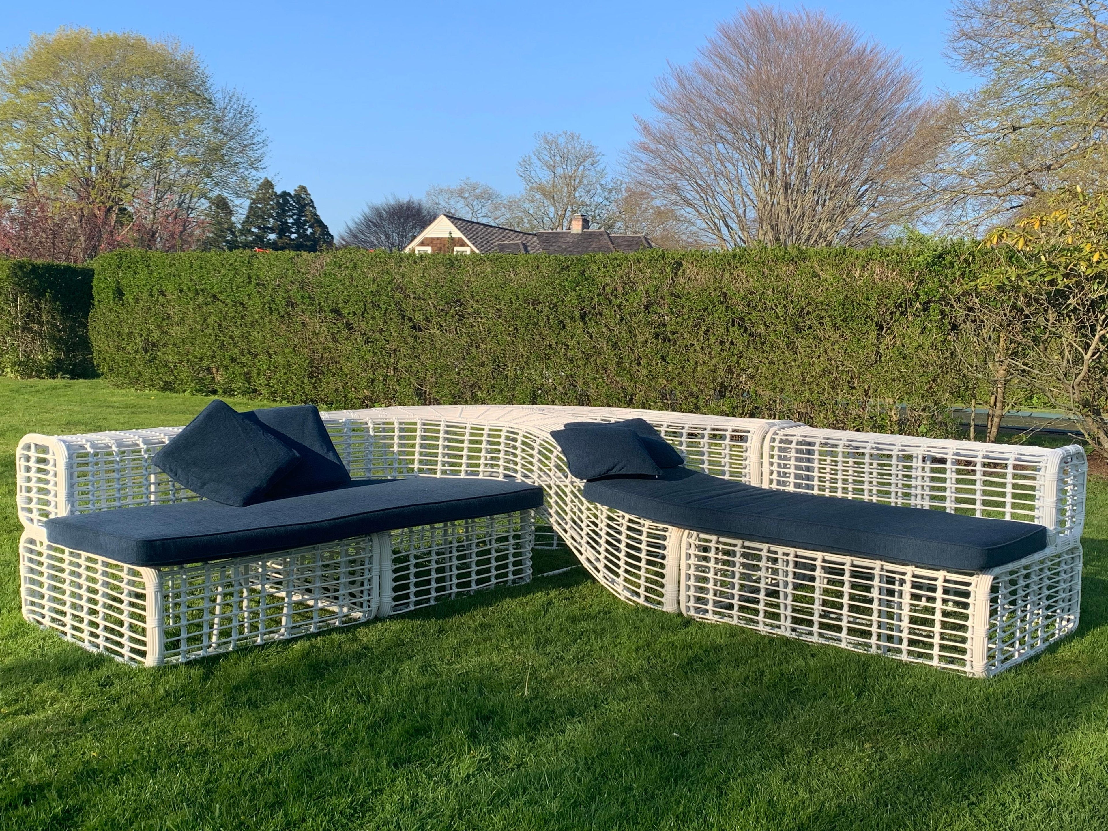 https://a.1stdibscdn.com/modular-contemporary-outdoor-wicker-sofa-lounger-with-integrated-daybed-for-sale-picture-5/f_21743/f_78697931589217898344/05_03_1_master.jpg