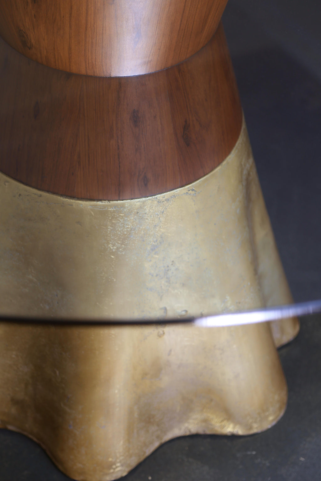 https://a.1stdibscdn.com/21st-century-round-cast-bronze-dining-table-from-costantini-tavola-9-for-sale-picture-6/f_25173/f_115276731615588244373/05_Tavola_9_Glass_Metal_and_Wood_from_Costantini__master.jpg