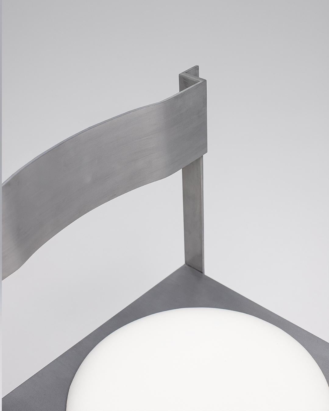 https://a.1stdibscdn.com/strut-aluminium-chair-with-leather-seating-pad-for-sale-picture-6/f_68572/f_443646821743695784896/05_master.jpg