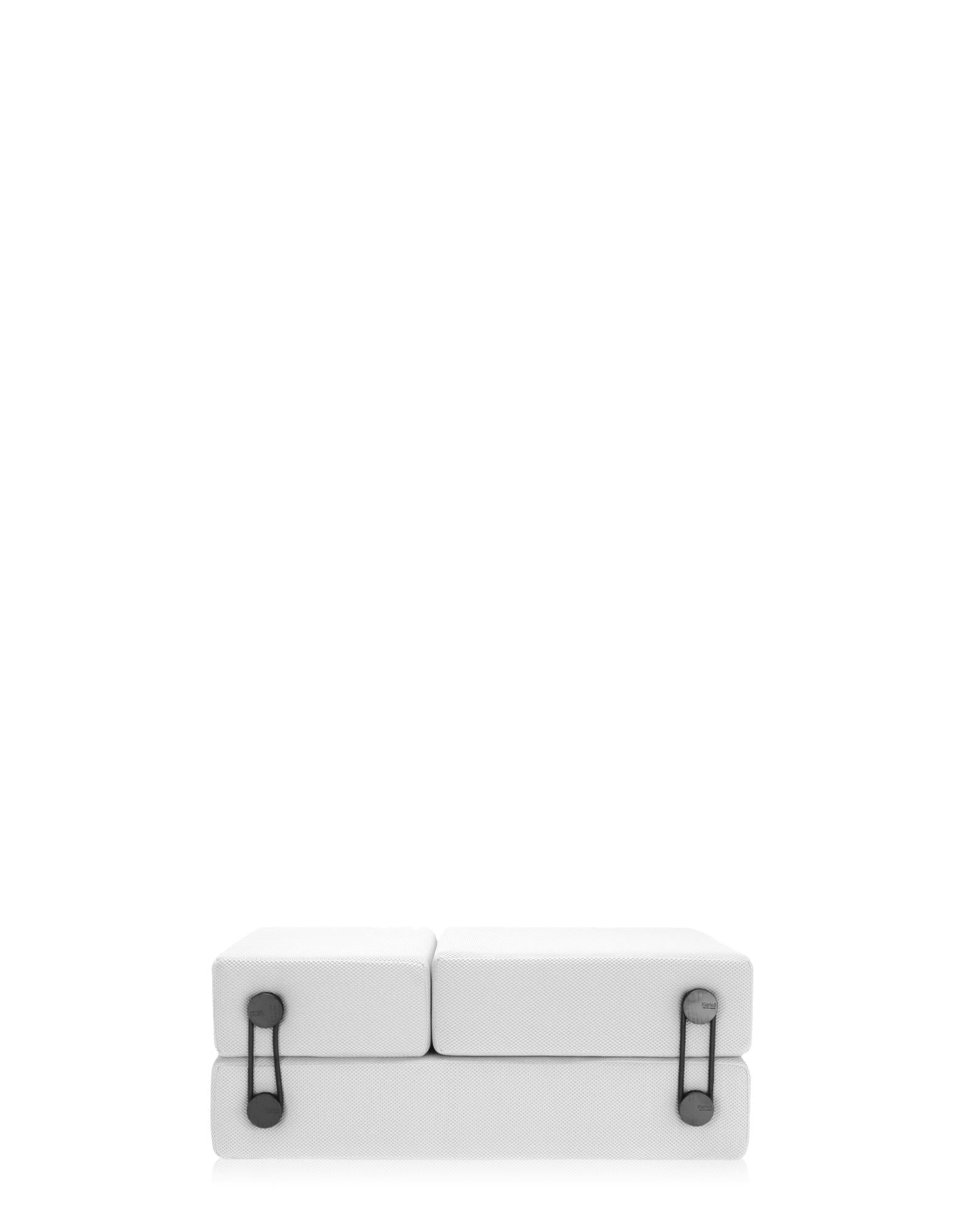 https://a.1stdibscdn.com/kartell-trix-sofa-bed-by-piero-lissoni-in-white-for-sale-picture-4/f_45362/f_247171721627663222012/0602503_4_master.JPG