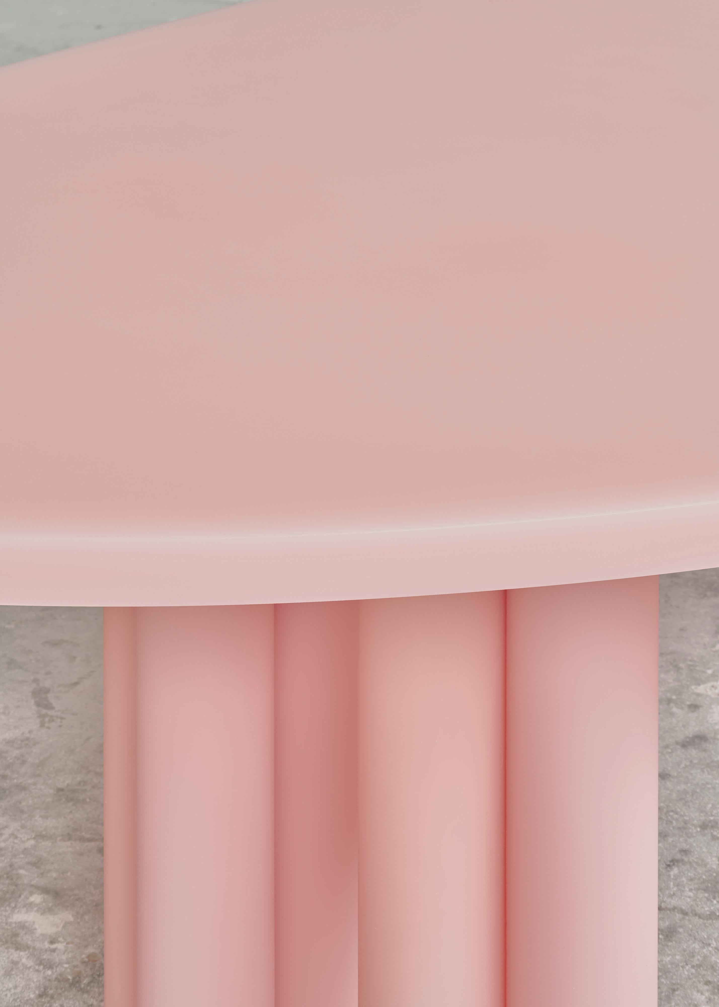 https://a.1stdibscdn.com/contemporary-resin-soap-dining-table-by-sabine-marcelis-matte-salmon-for-sale-picture-3/f_18693/f_290563521654862667115/06052021_SabineMarcelis_SoapTable_011_1_master.jpg