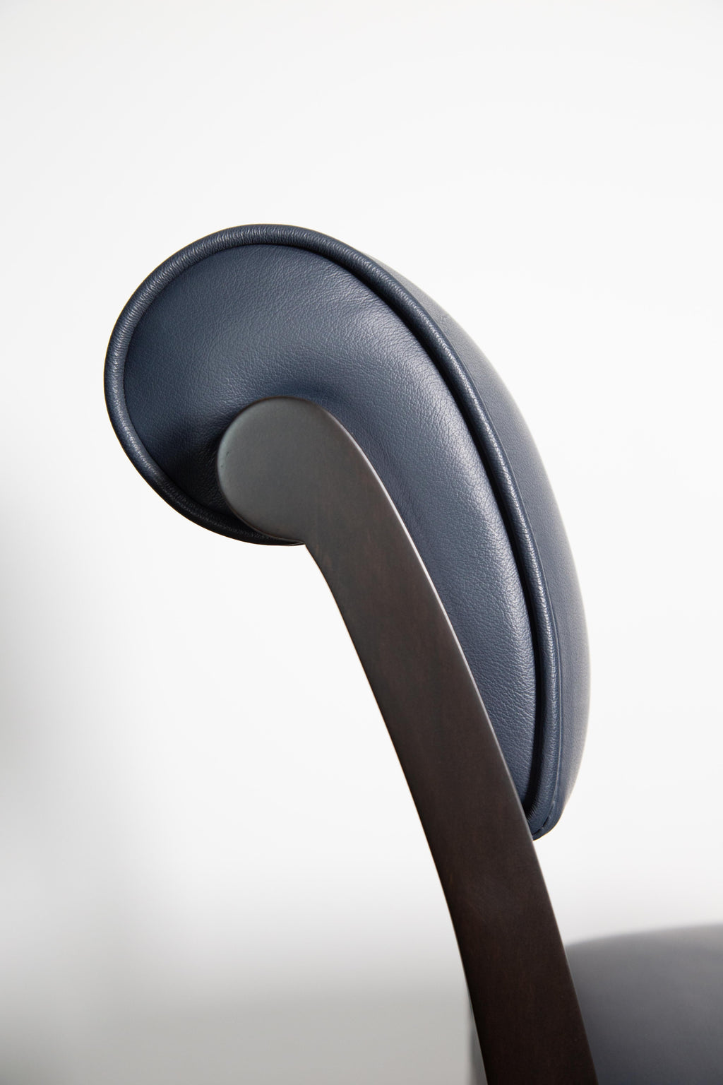 https://a.1stdibscdn.com/contemporary-art-deco-style-leather-dining-chair-by-costantini-gianni-for-sale-picture-7/f_25173/f_252463721631198503238/06_Gianni_Chair_from_Costantini_master.jpg