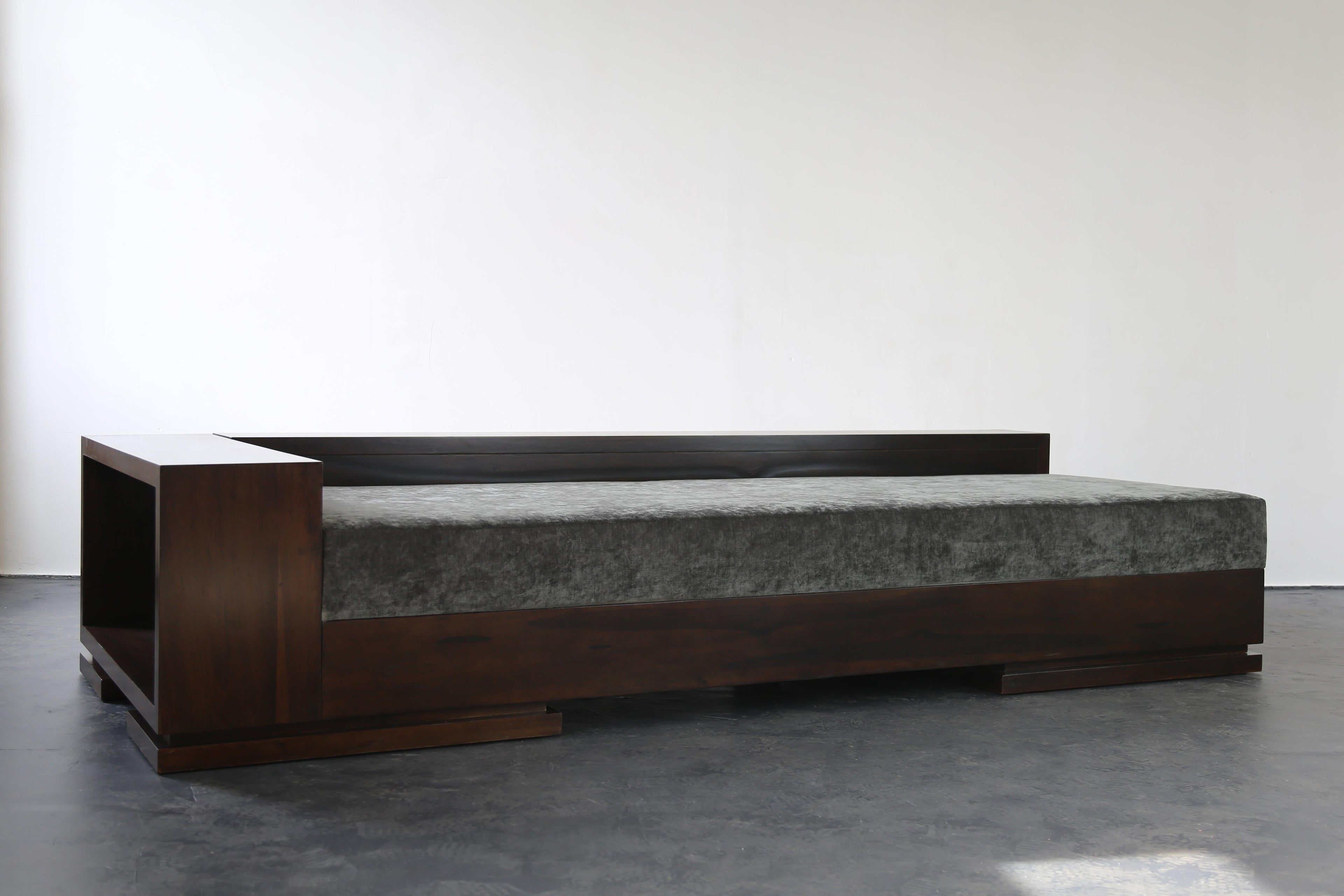 https://a.1stdibscdn.com/patone-custom-modern-sofa-in-rosewood-with-shelving-from-costantini-for-sale-picture-10/f_25173/f_68291531616674483764/06_Patone_Sofa_from_Costantini_master.jpg
