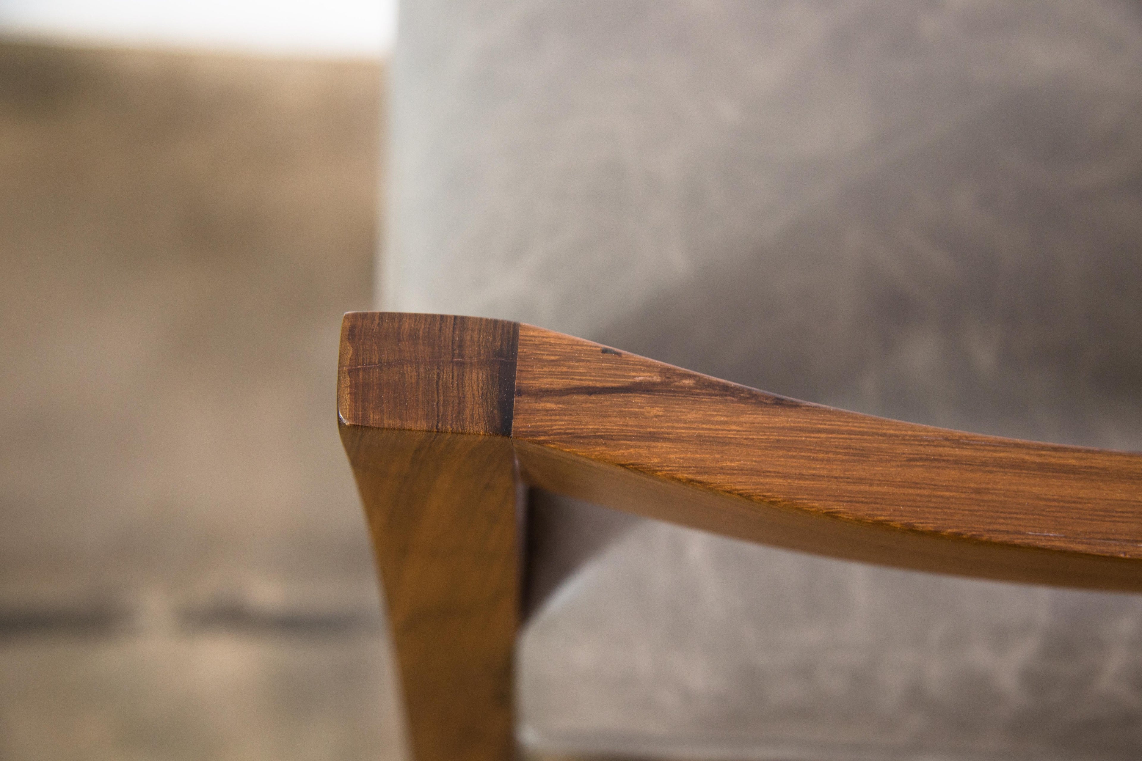 https://a.1stdibscdn.com/exotic-argentine-rosewood-leather-counter-stool-from-costantini-umberto-for-sale-picture-7/f_25173/f_214105921642795667735/06_Umberto_Counter_Stool_by_Costantini_master.jpg