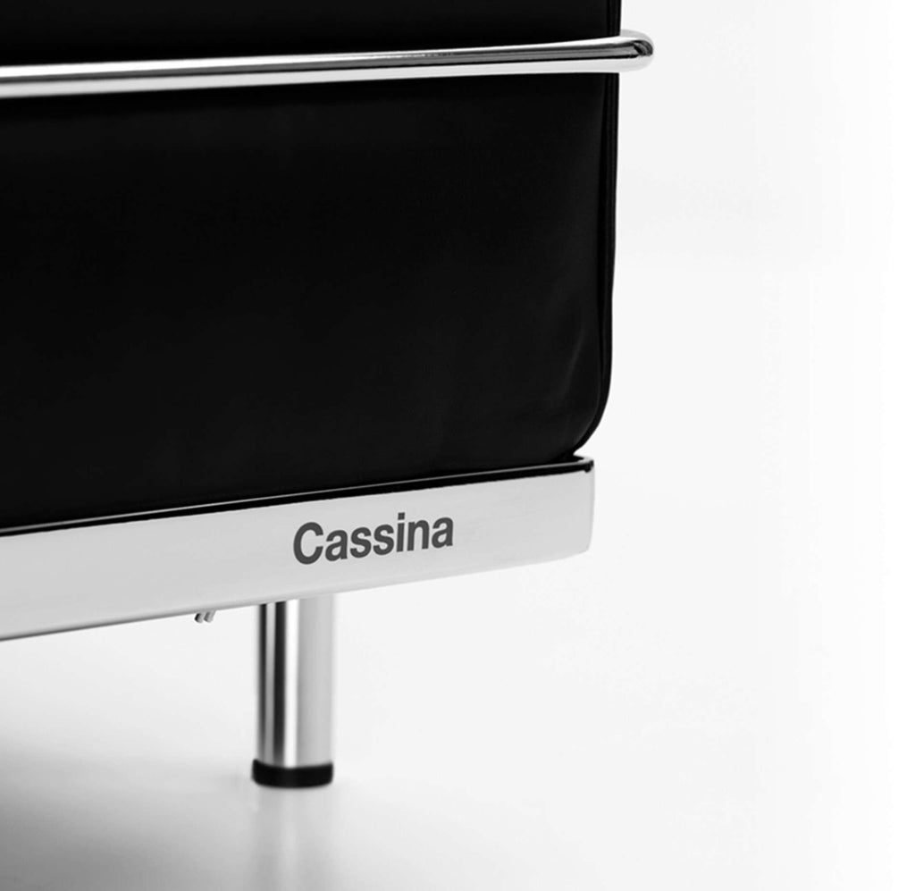 https://a.1stdibscdn.com/le-corbusier-jeanneret-charlotte-perriand-lc2-poltrona-armchair-for-cassina-for-sale-picture-2/f_15912/f_298589421659628839871/06_dettagli_002_lc2_armchair_armchair_6_master.jpg