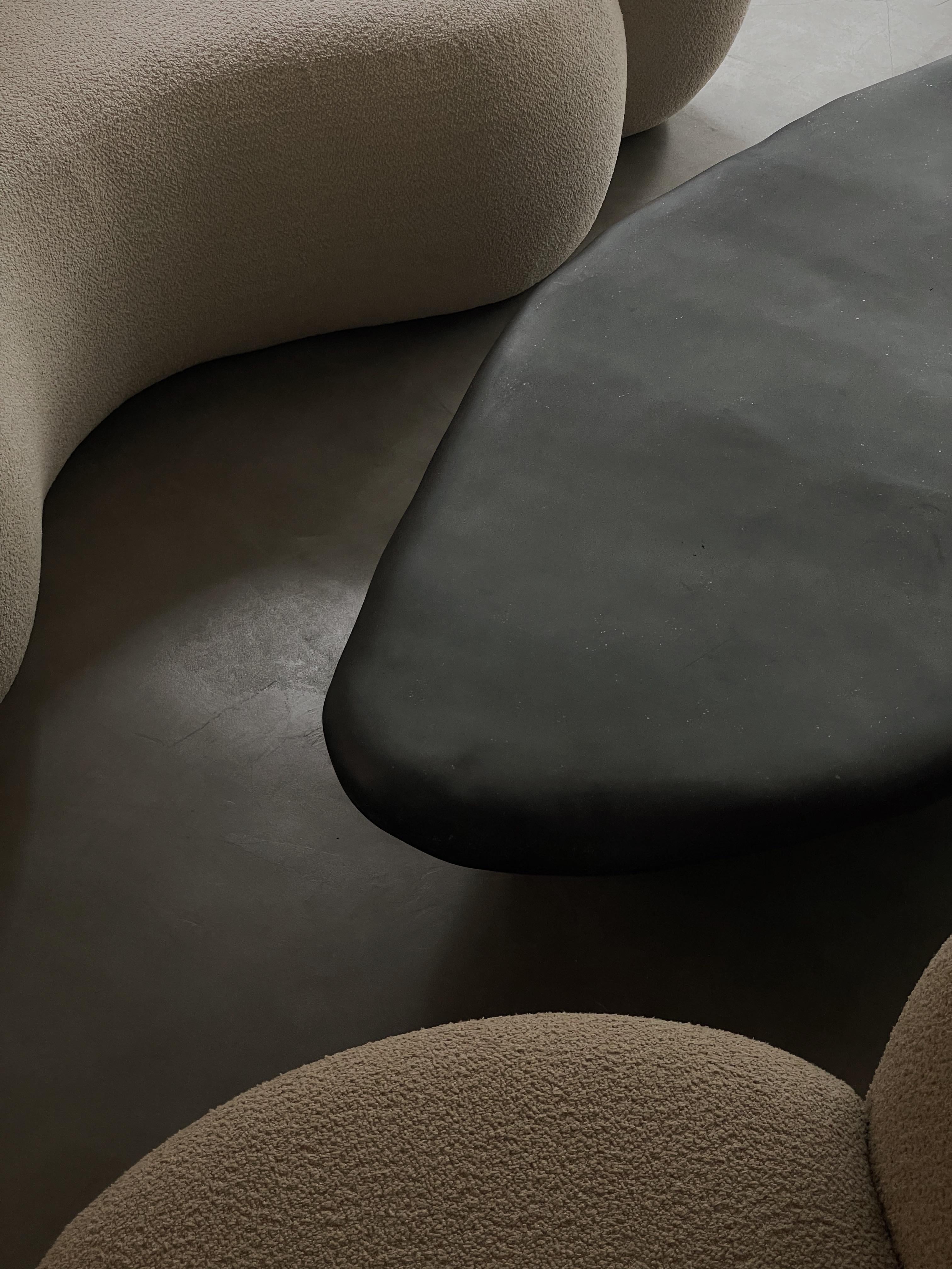 https://a.1stdibscdn.com/small-tripod-coffee-table-by-kar-for-sale-picture-7/f_12192/f_429472621735574855078/06_master.jpg