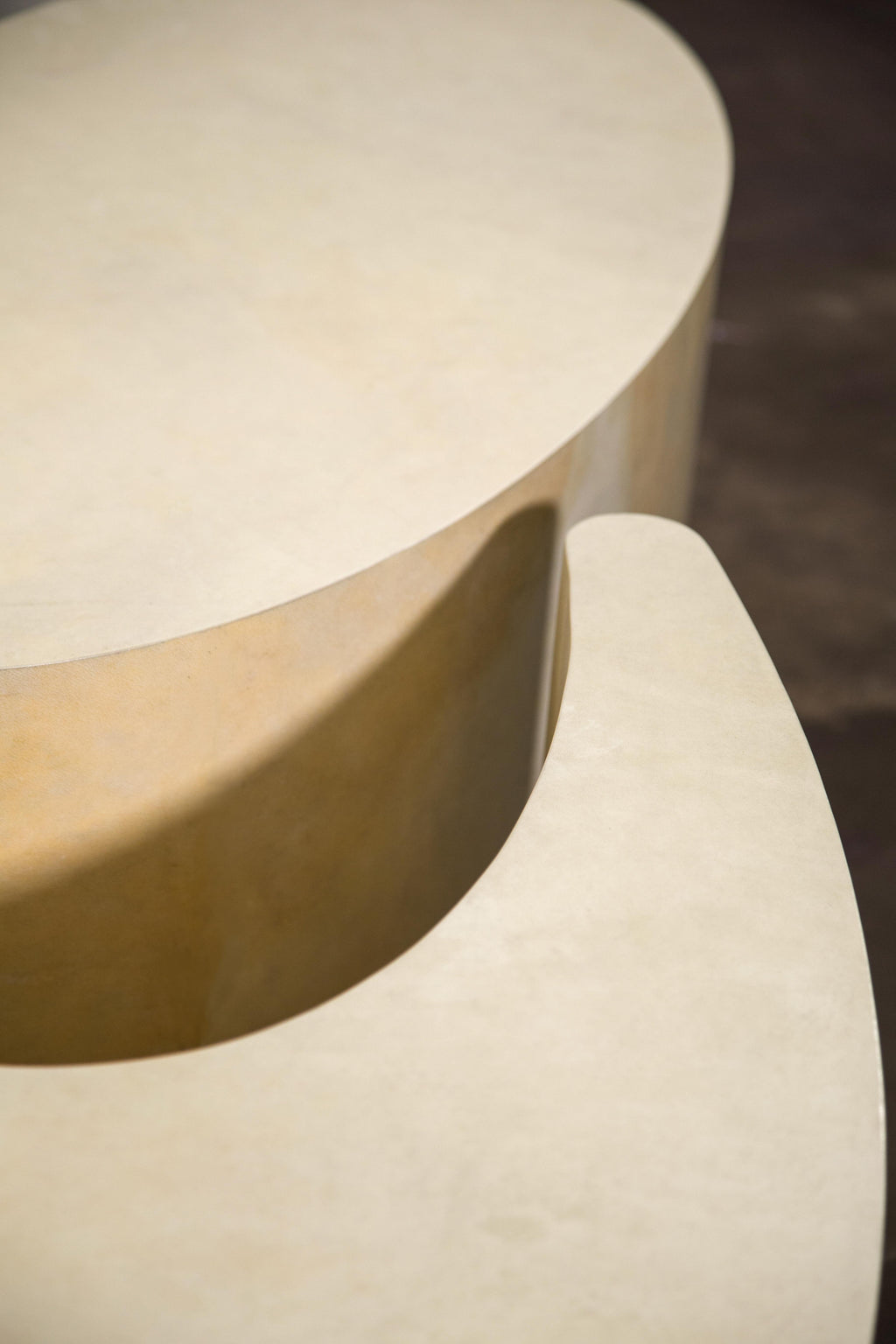 https://a.1stdibscdn.com/goatskin-modern-sculptural-nesting-cocktail-tables-from-costantini-cadenza-for-sale-picture-7/f_25173/f_242753621624471235993/07_Cadenza_Nesting_Tables_from_Costantini_master.jpg