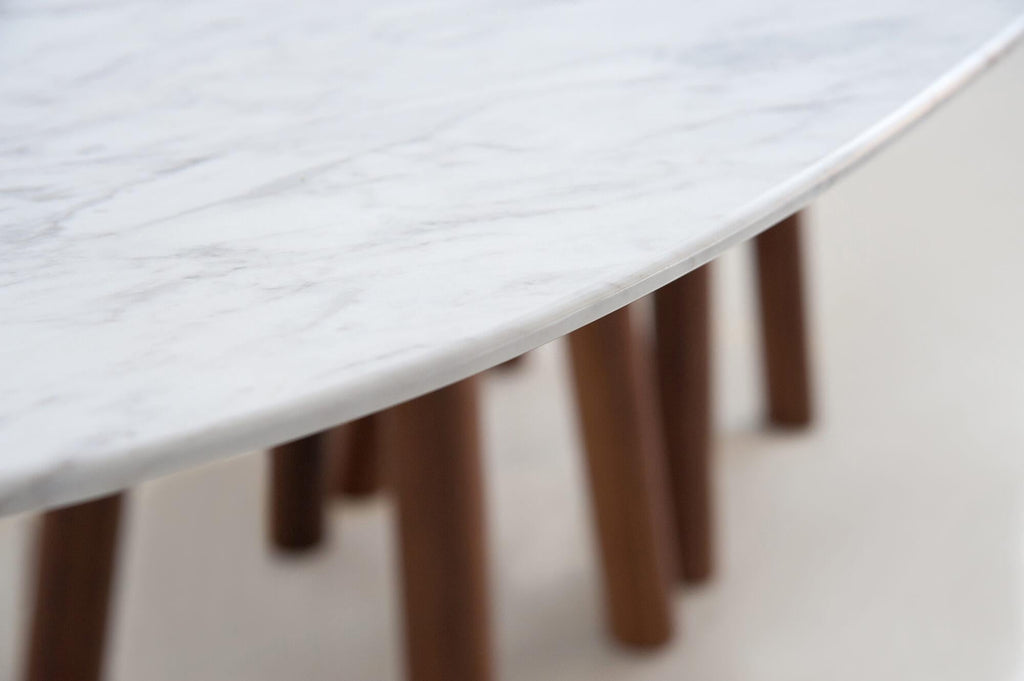 https://a.1stdibscdn.com/caterpillar-dining-table-white-marble-american-walnut-for-sale-picture-2/f_27693/f_235399121619479777542/0835a1ff74cd9d660680bdd150b3c444_master.jpg
