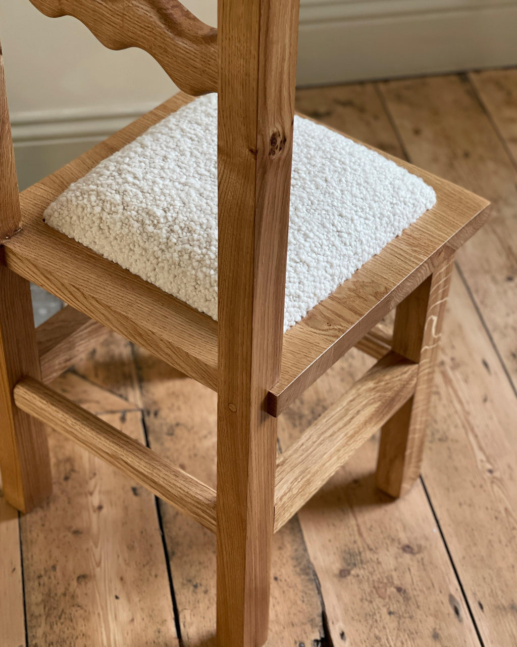 https://a.1stdibscdn.com/sunday-chair-oak-and-boucle-for-sale-picture-7/f_85912/f_339068921682013484173/084CADF8_3189_48D7_927C_643424AEF474_master.jpeg