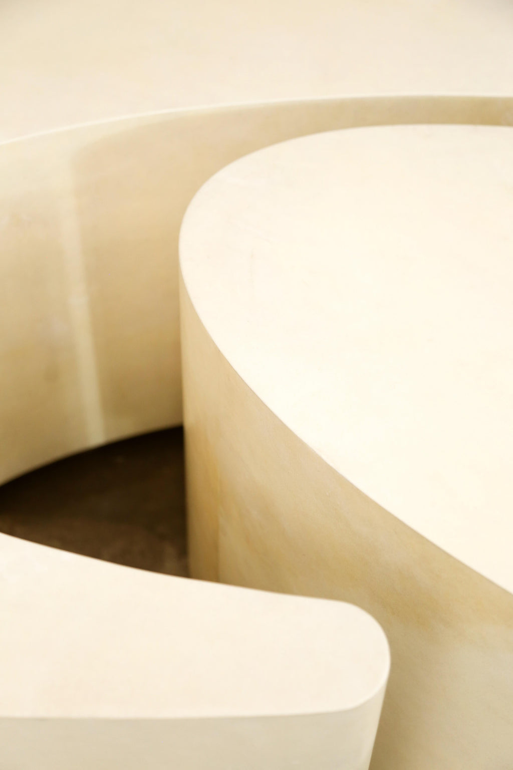 https://a.1stdibscdn.com/goatskin-modern-sculptural-nesting-cocktail-tables-from-costantini-cadenza-for-sale-picture-8/f_25173/f_242753621624471263782/08_Cadenza_Nesting_Tables_from_Costantini_master.jpg