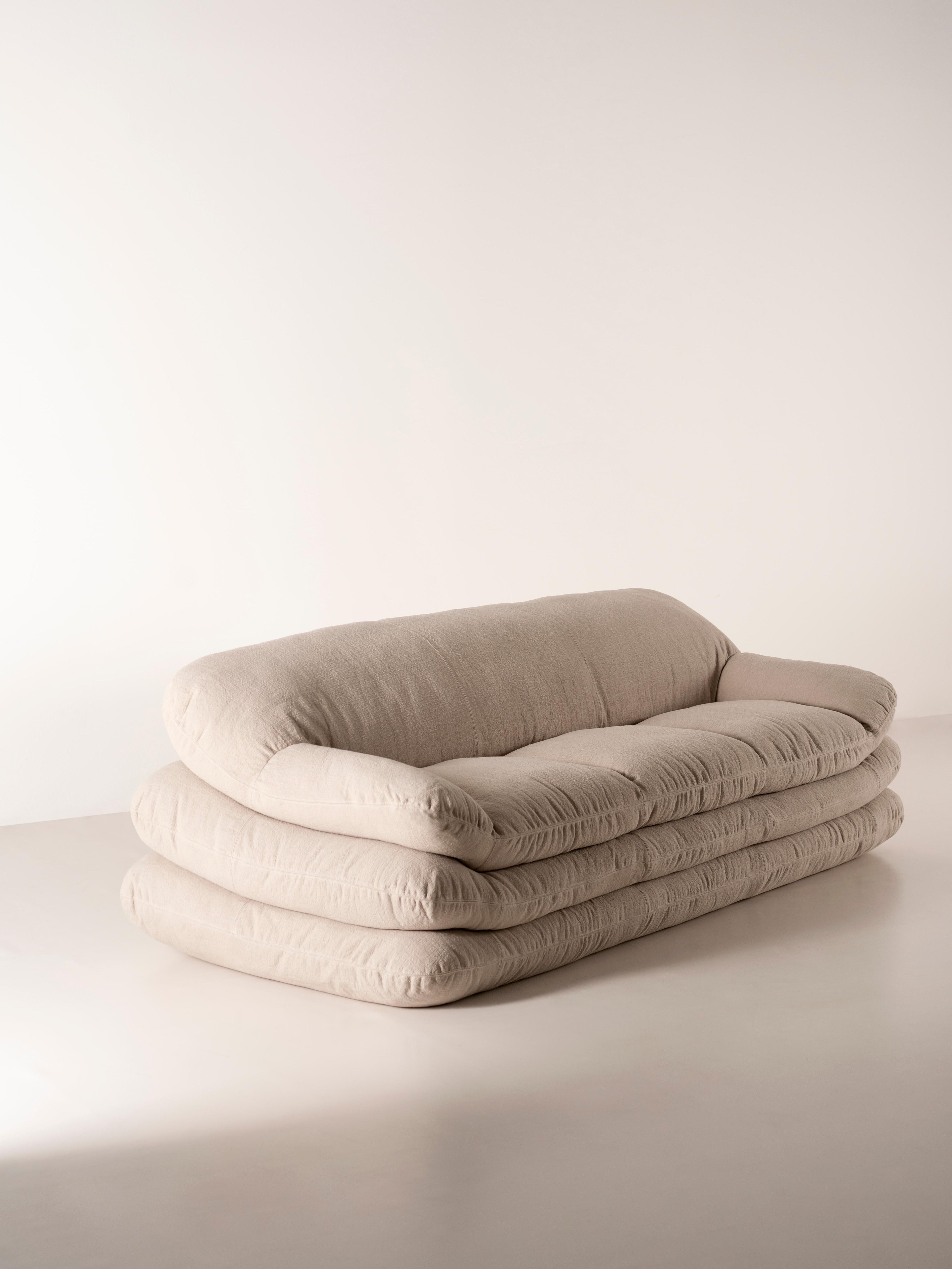 https://a.1stdibscdn.com/solar-sofa-by-faye-toogood-tacchini-italia-for-sale-picture-2/f_106142/f_472540621761685294994/08_PS_TACCHINI_SOLAR_BY_FAYE_TOOGOOD_Andrea_Ferrari_master.jpg