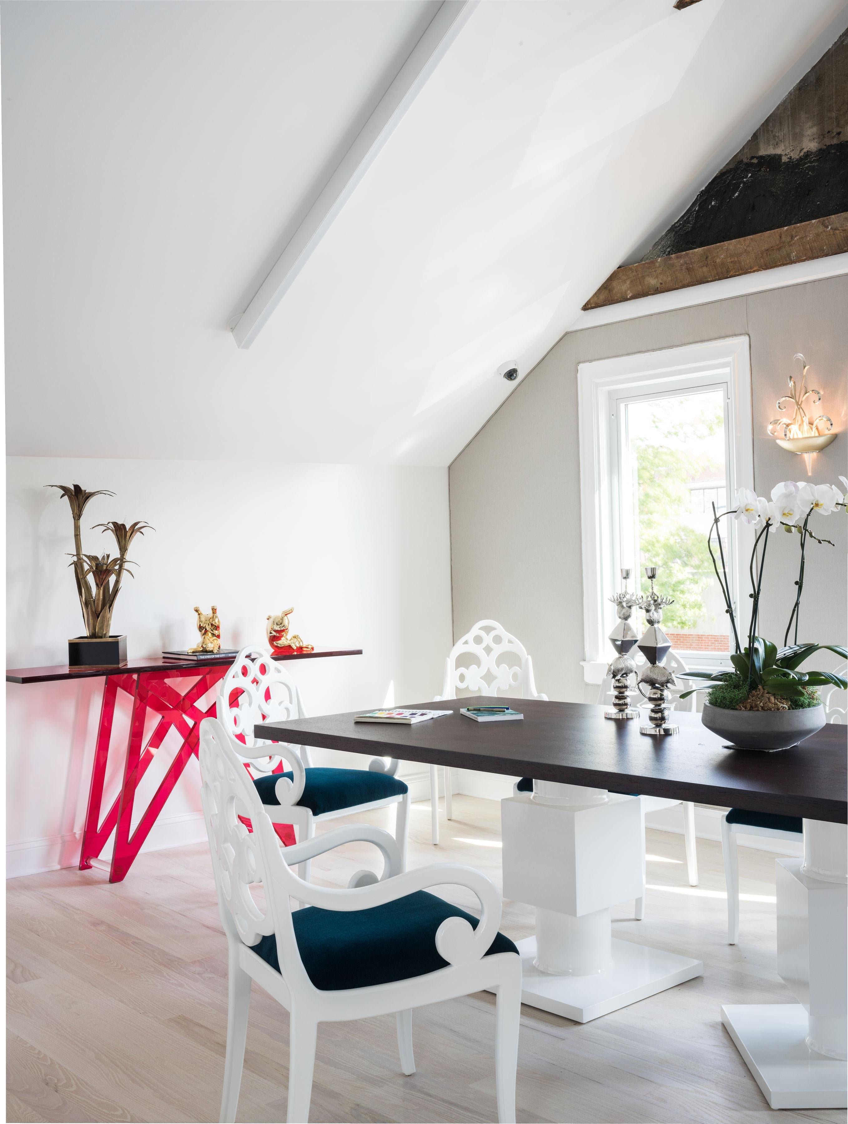 https://a.1stdibscdn.com/large-modern-dining-table-for-sale-picture-8/f_21233/f_117784511554391490947/092518_Tailored_Home_LandinoPhoto_003_master.jpg