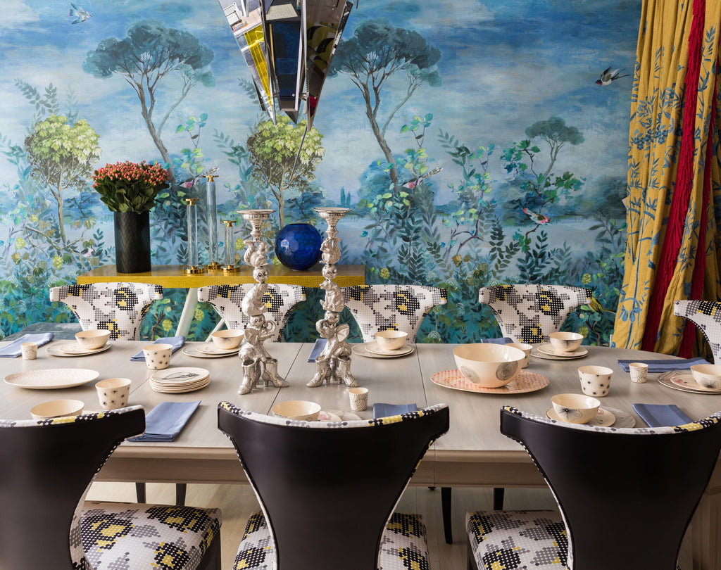 https://a.1stdibscdn.com/oval-french-style-dining-table-for-sale-picture-6/f_21233/f_136901711554390253832/092518_Tailored_Home_LandinoPhoto_016_master.jpg