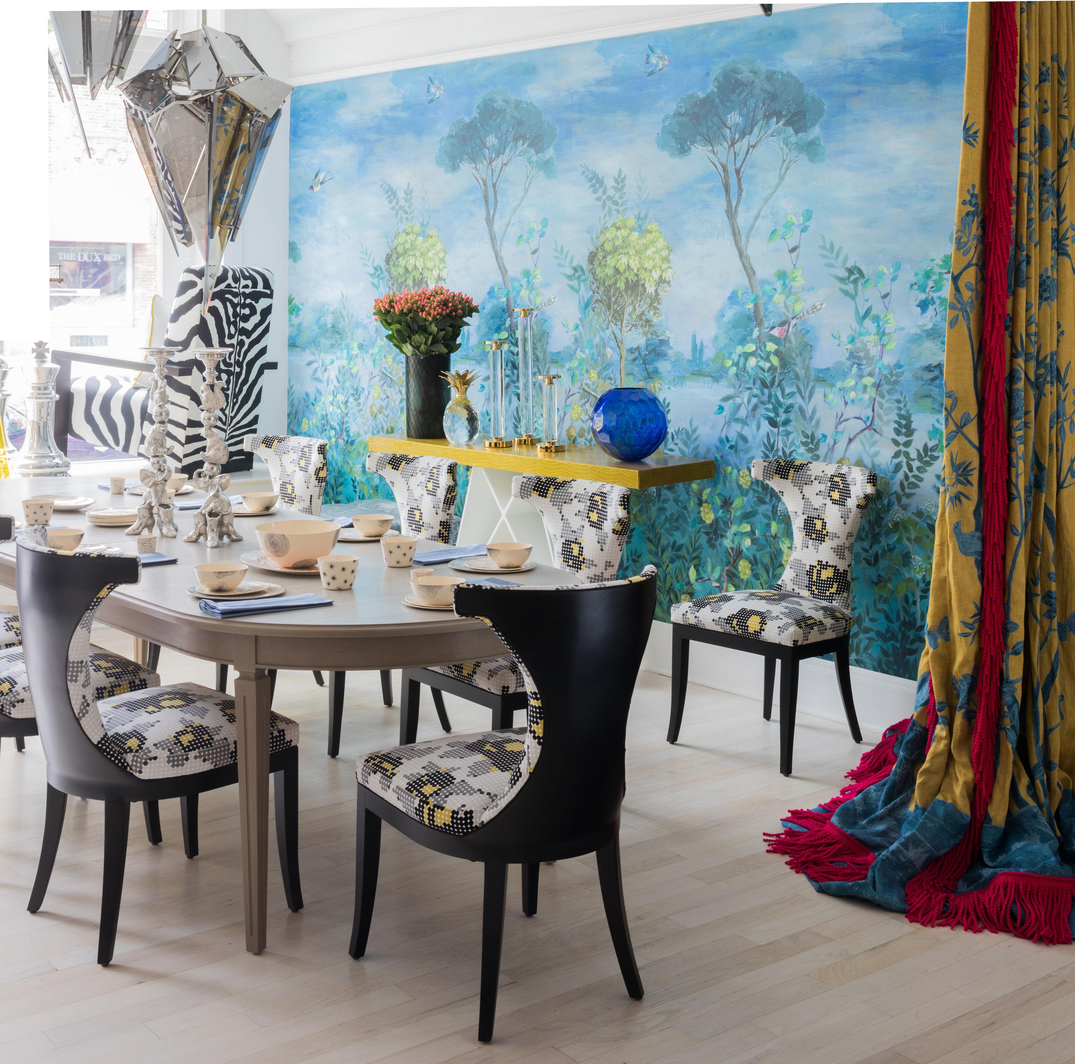 https://a.1stdibscdn.com/oval-french-style-dining-table-for-sale-picture-5/f_21233/f_136901711554390245832/092518_Tailored_Home_LandinoPhoto_017_master.jpg