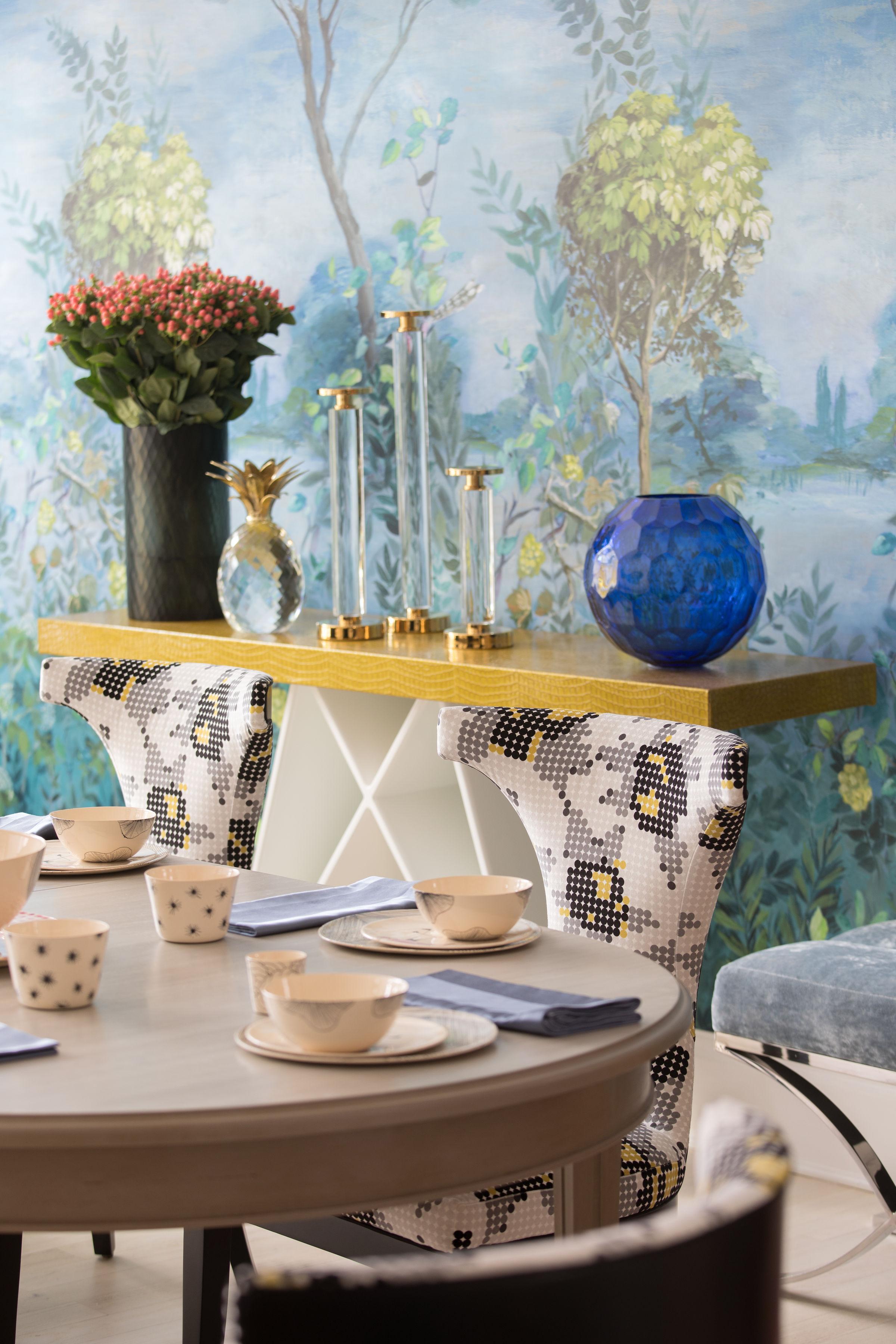 https://a.1stdibscdn.com/oval-french-style-dining-table-for-sale-picture-7/f_21233/f_136901711554390259427/092518_Tailored_Home_LandinoPhoto_018_master.jpg