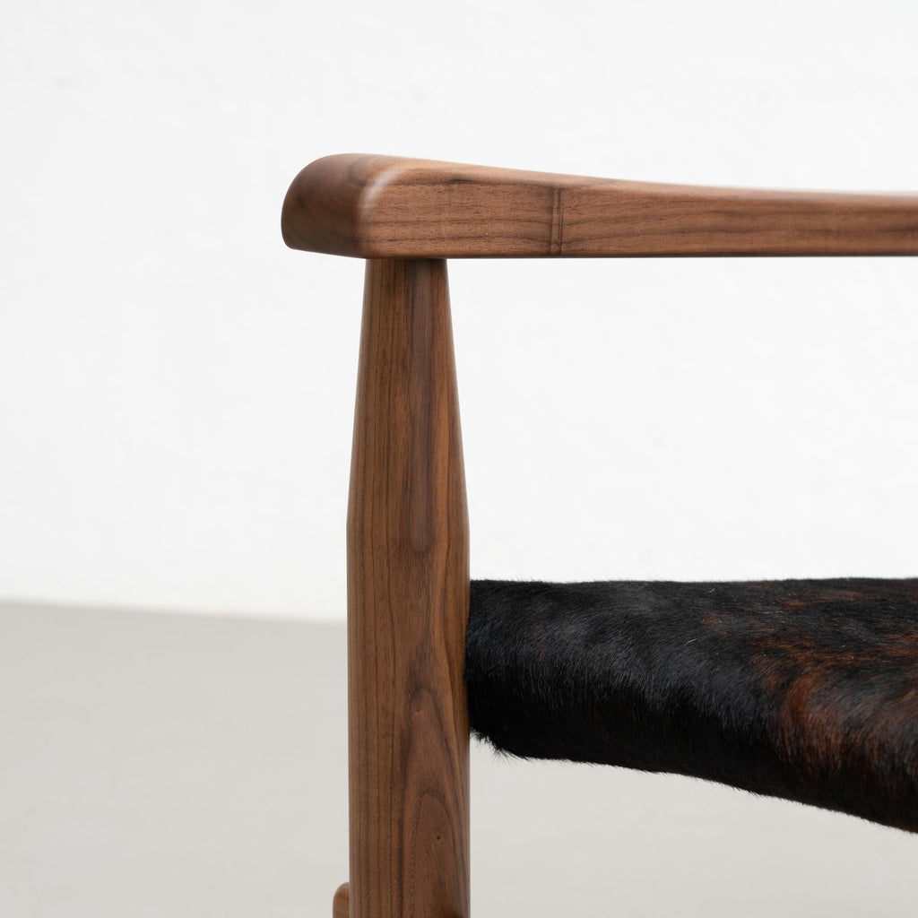 https://a.1stdibscdn.com/charlotte-perriand-533-doron-hotel-armchair-by-cassina-for-sale-picture-6/f_14272/f_466620121757916814582/09Nov_baixa_281_master.jpg