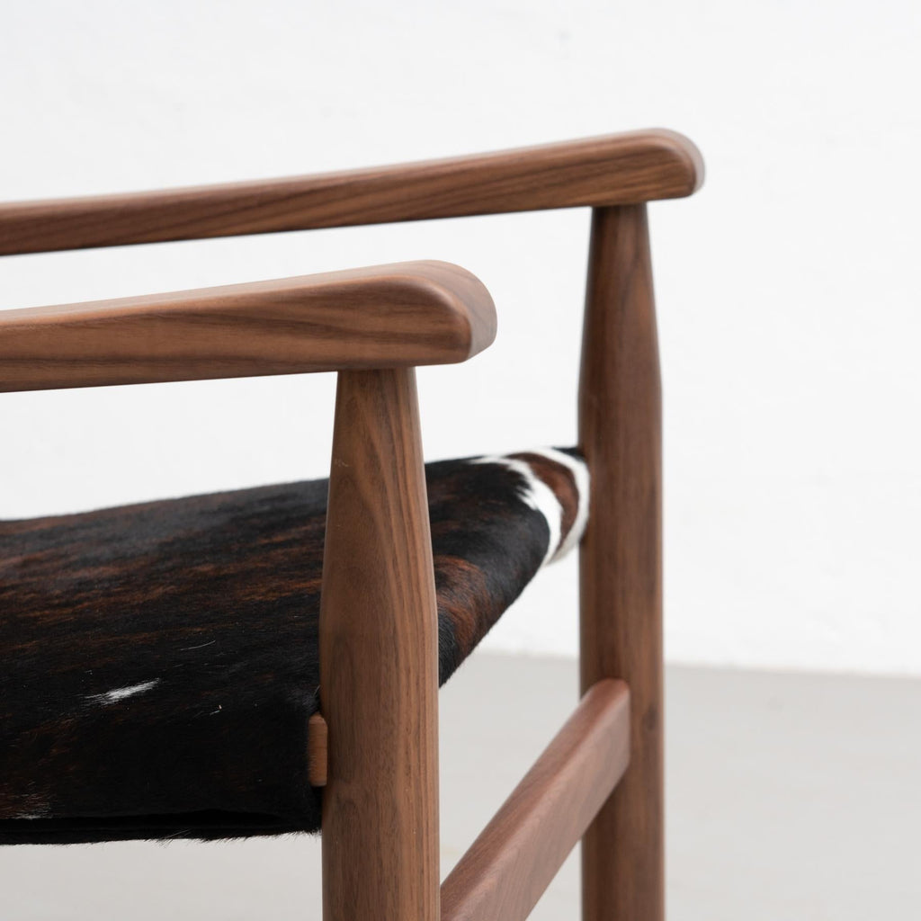 https://a.1stdibscdn.com/set-of-two-charlotte-perriand-533-doron-hotel-armchair-by-cassina-for-sale-picture-10/f_14272/f_435520621739028152881/09Nov_baixa_293_master.jpg