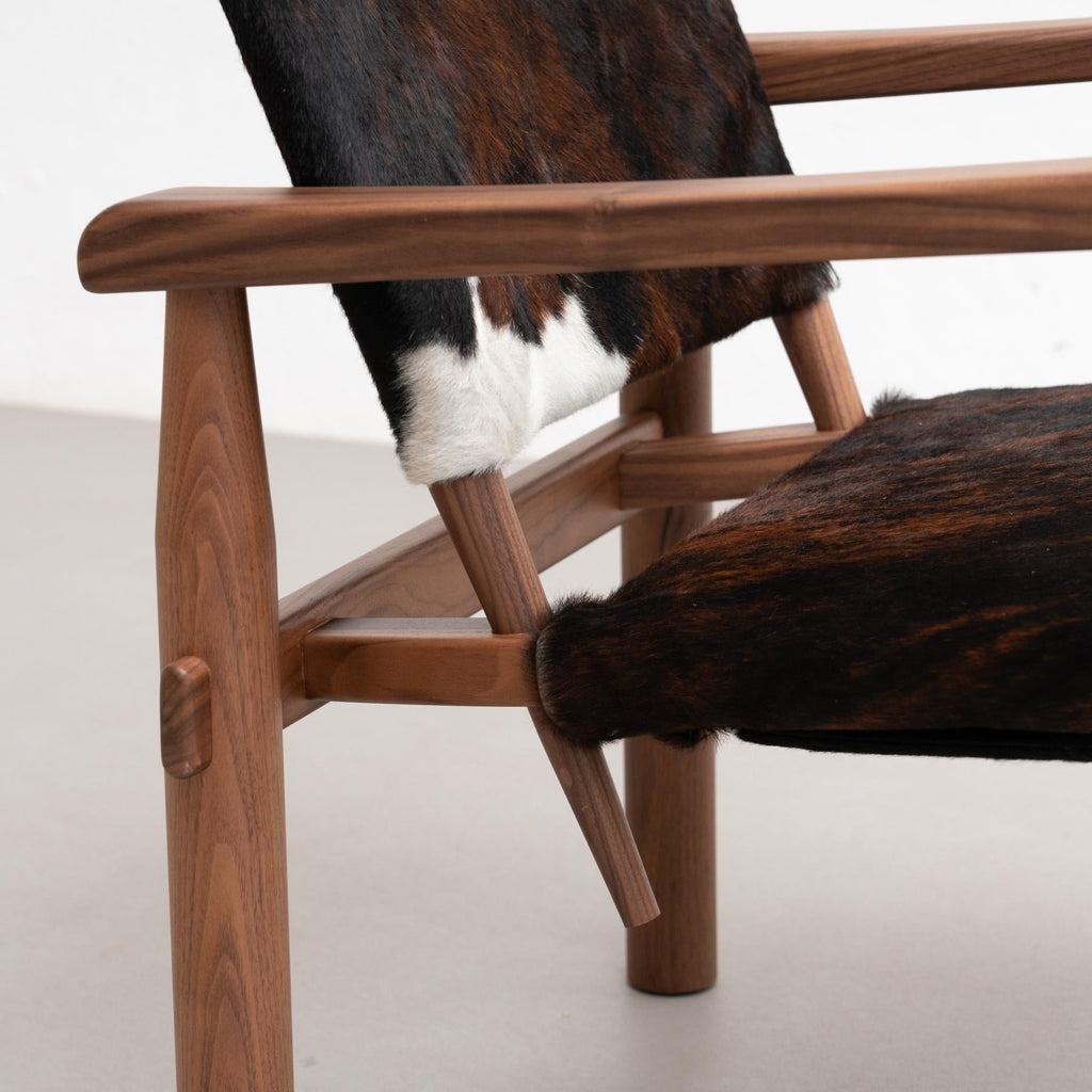 https://a.1stdibscdn.com/set-of-two-charlotte-perriand-533-doron-hotel-armchair-by-cassina-for-sale-picture-11/f_14272/f_435520621739028153653/09Nov_baixa_294_master.jpg