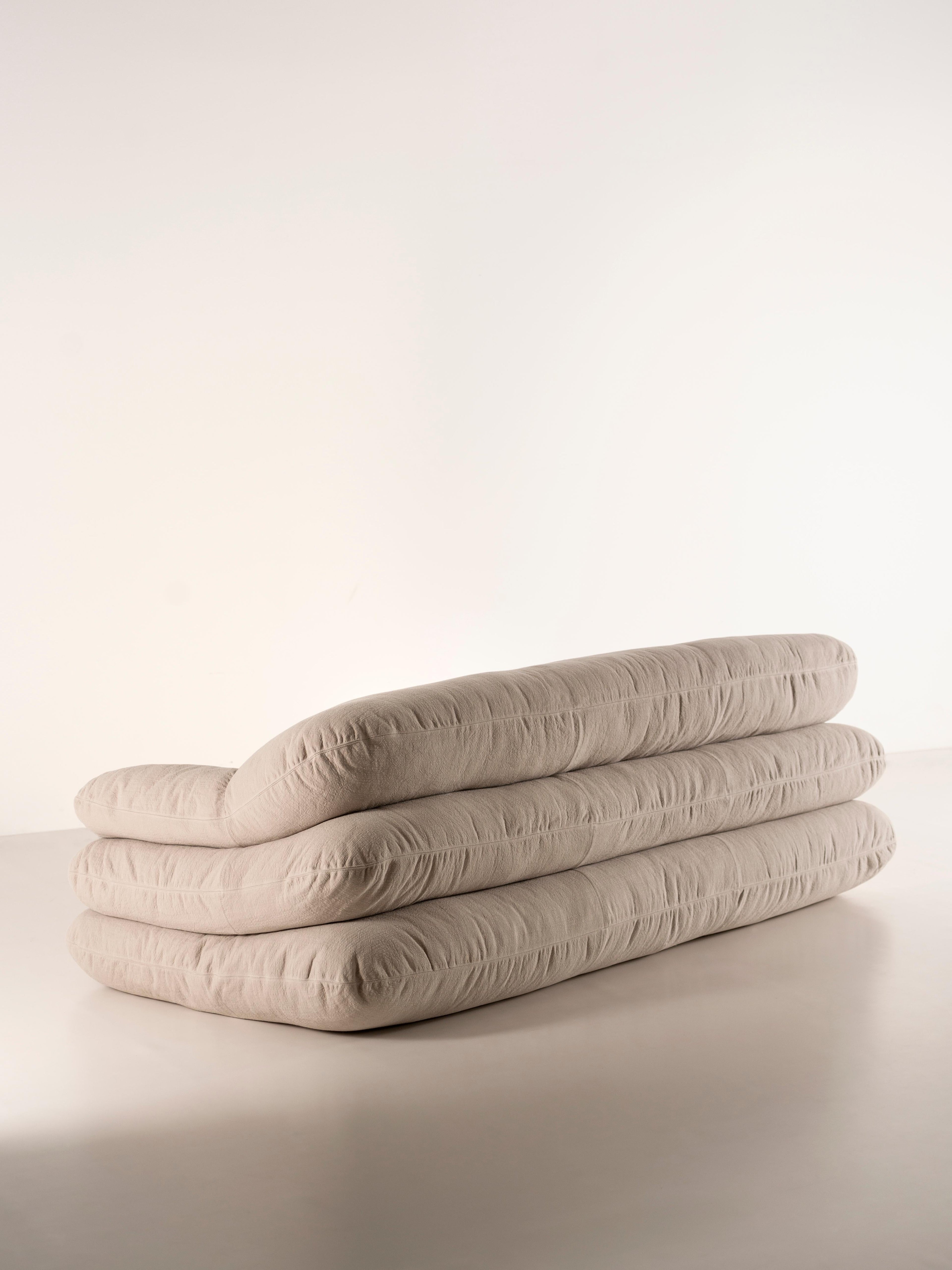 https://a.1stdibscdn.com/solar-sofa-by-faye-toogood-tacchini-italia-for-sale-picture-3/f_106142/f_472540621761685295259/09_PS_TACCHINI_SOLAR_BY_FAYE_TOOGOOD_Andrea_Ferrari_jpg_master.jpg