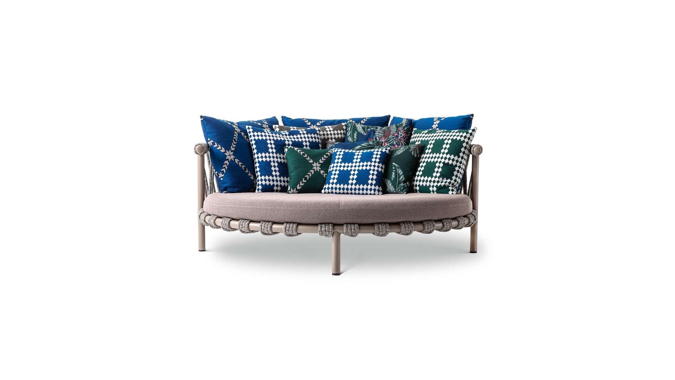 https://a.1stdibscdn.com/patricia-urquiola-trampoline-outdoor-sofa-for-cassina-italy-2022-for-sale-picture-2/f_15912/f_301467821661521419709/09_dettagli_561_trampoline_bed_9_master.jpg