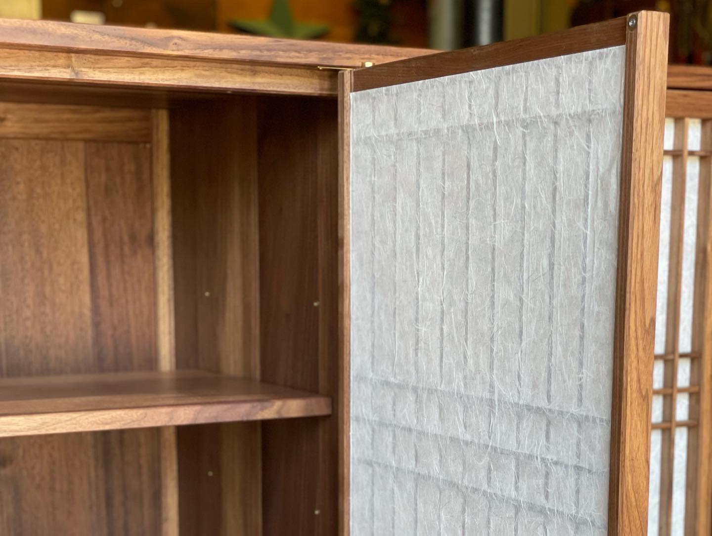 https://a.1stdibscdn.com/walnut-media-cabinet-room-divider-with-shoji-doors-for-sale-picture-5/f_45782/f_291309321655341945574/0DFF63D0_141C_4BB8_ACA9_E65EC51D0034_master.jpeg