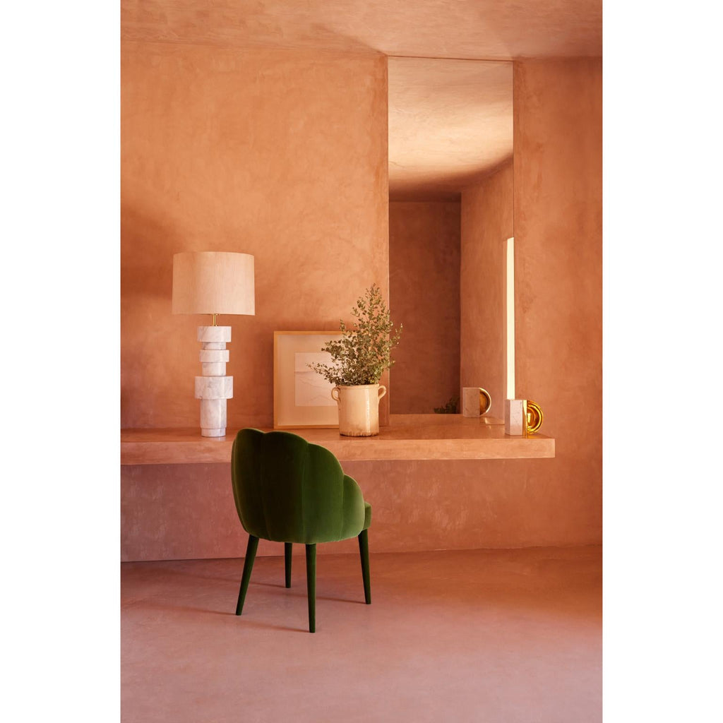 https://a.1stdibscdn.com/daisy-chair-by-munna-for-sale-picture-3/f_12192/f_436698221739815463362/0_Munna_Lifestyle_Editorial_14__master.jpg