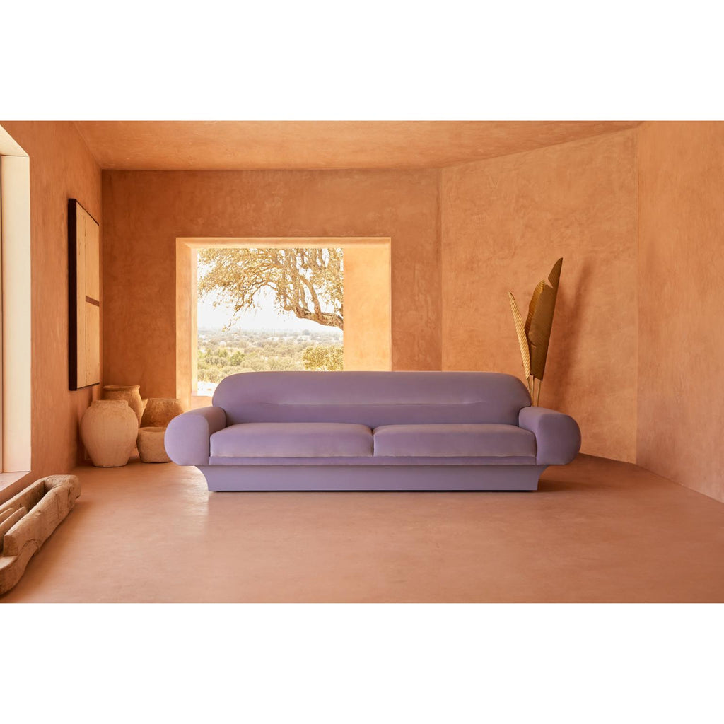 https://a.1stdibscdn.com/roy-290-sofa-by-munna-for-sale-picture-2/f_12192/f_435969721739365504031/0_Munna_Lifestyle_Editorial_1__master.jpg