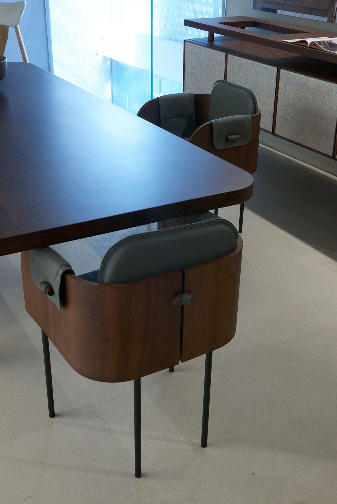https://a.1stdibscdn.com/curva-chair-elegant-modern-wood-and-leather-armchair-with-geometric-form-for-sale-picture-9/f_104502/f_452078021748636297205/0c602916_e774_4c8c_a213_cf33503e6bab_master.jpg
