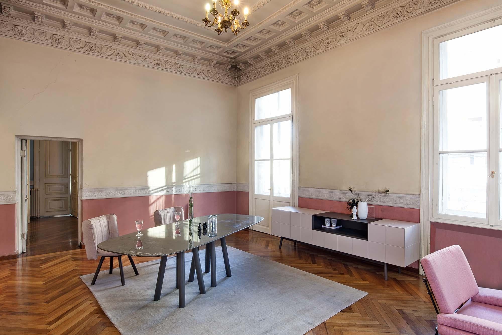 https://a.1stdibscdn.com/caterpillar-dining-table-white-marble-american-walnut-for-sale-picture-3/f_27693/f_235399121619479781722/0db3cef0947294b56c6aef0653926c26_master.jpg