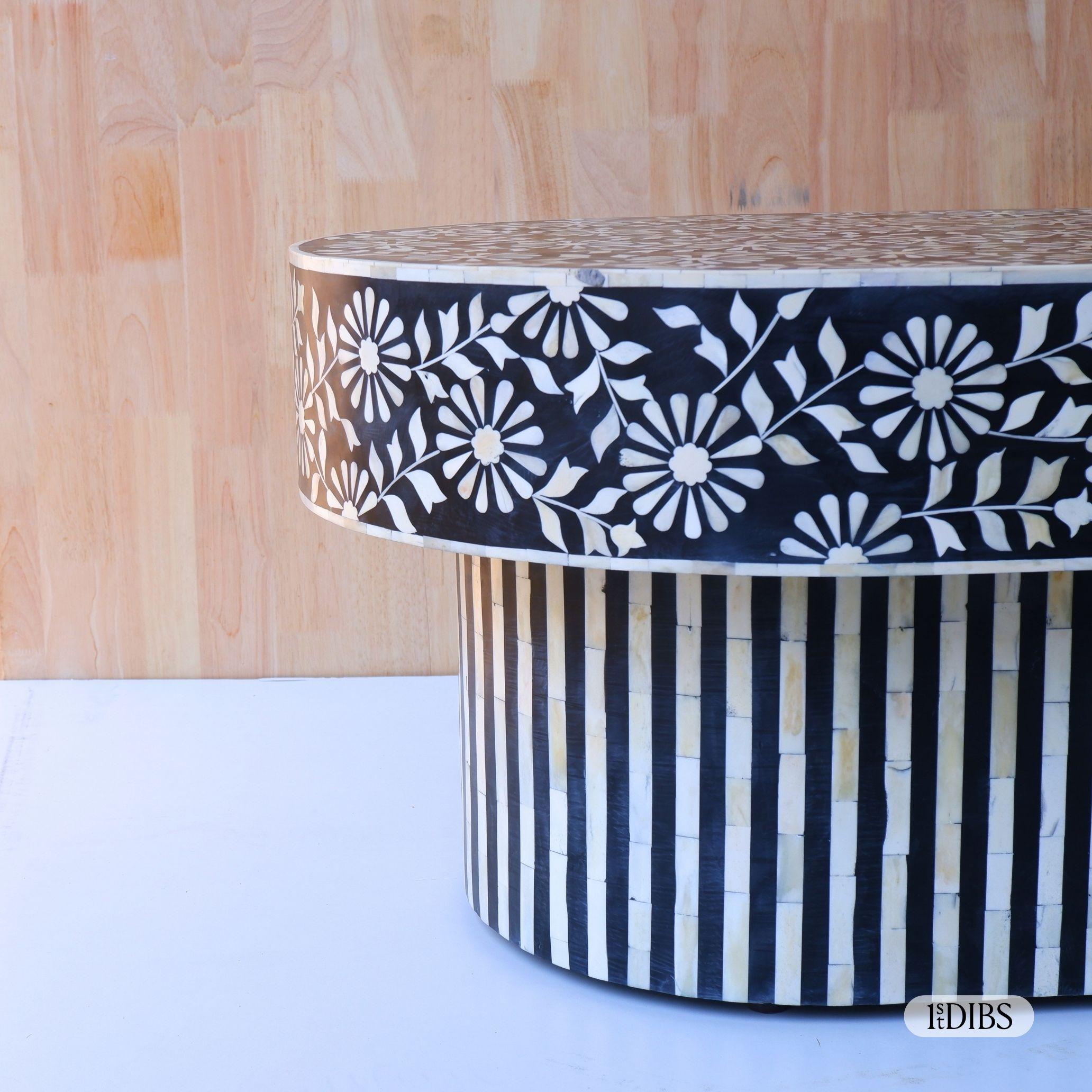 https://a.1stdibscdn.com/black-white-sunflower-bone-inlay-oval-coffee-table-by-house-of-jaipur-for-sale-picture-4/f_97222/f_495497221775513132632/100_master.jpg
