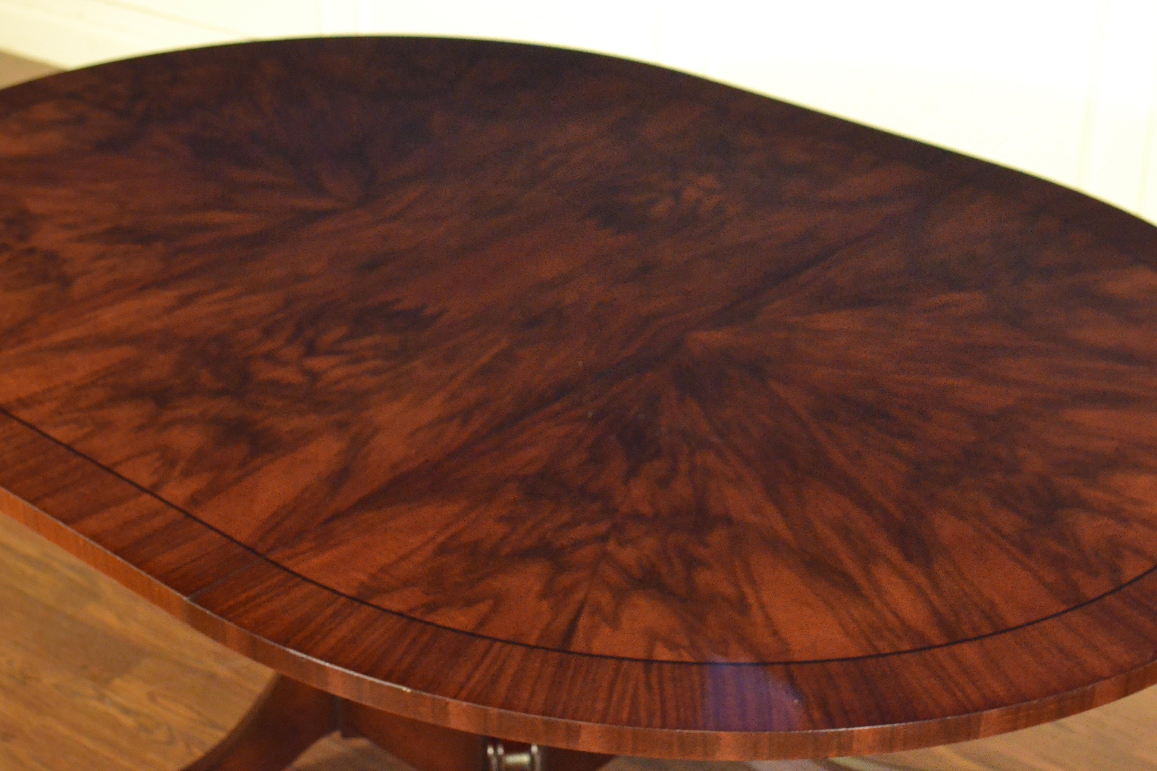 https://a.1stdibscdn.com/round-walnut-georgian-style-pedestal-dining-table-by-leighton-hall-for-sale-picture-5/f_44162/f_135451021549140862561/100_master.JPG