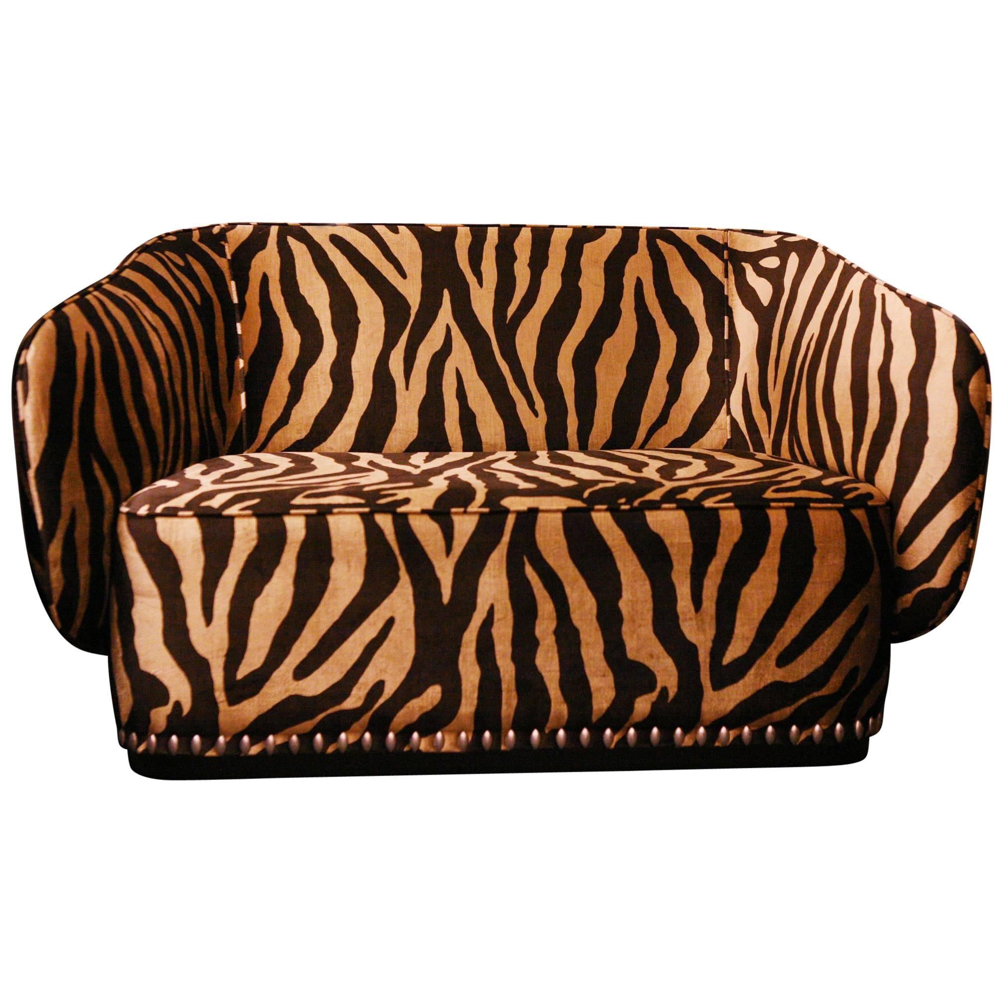 https://a.1stdibscdn.com/zebra-gold-sofa-in-velvet-fabric-for-sale/1121189/f_101991411521542776684/10199141_master.jpg