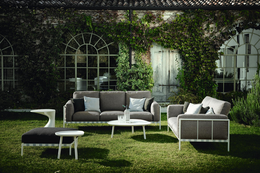 https://a.1stdibscdn.com/customizable-zanotta-parco-outdoor-sofa-by-emaf-progetti-for-sale-picture-2/f_44652/f_363331921695739970680/1034_2rvIG01_master.jpg