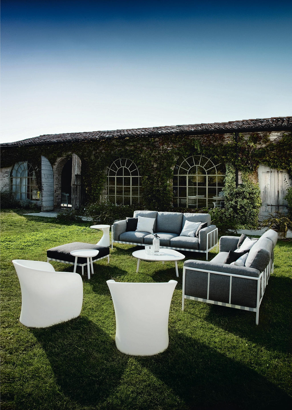 https://a.1stdibscdn.com/customizable-zanotta-parco-outdoor-sofa-by-emaf-progetti-for-sale-picture-4/f_44652/f_363331921695739970879/1034_4rvIG01_master.jpg