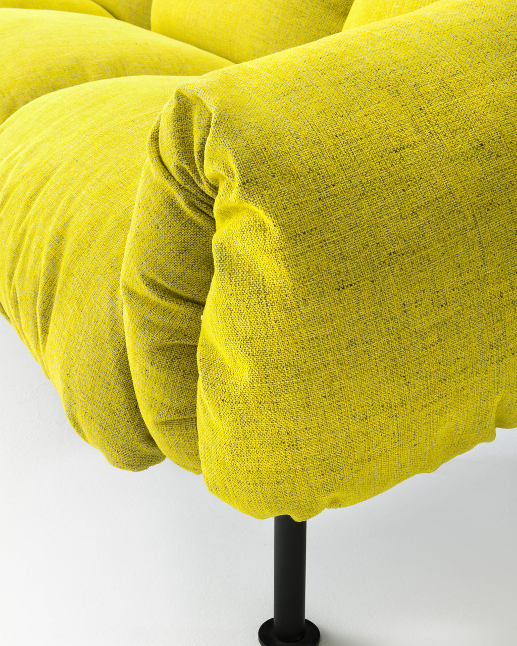 https://a.1stdibscdn.com/customizable-zanotta-zaza-sofa-by-studio-zaven-for-sale-picture-5/f_44652/f_363390821695755595917/1045_IP02_Testura32615_OK_master.jpg