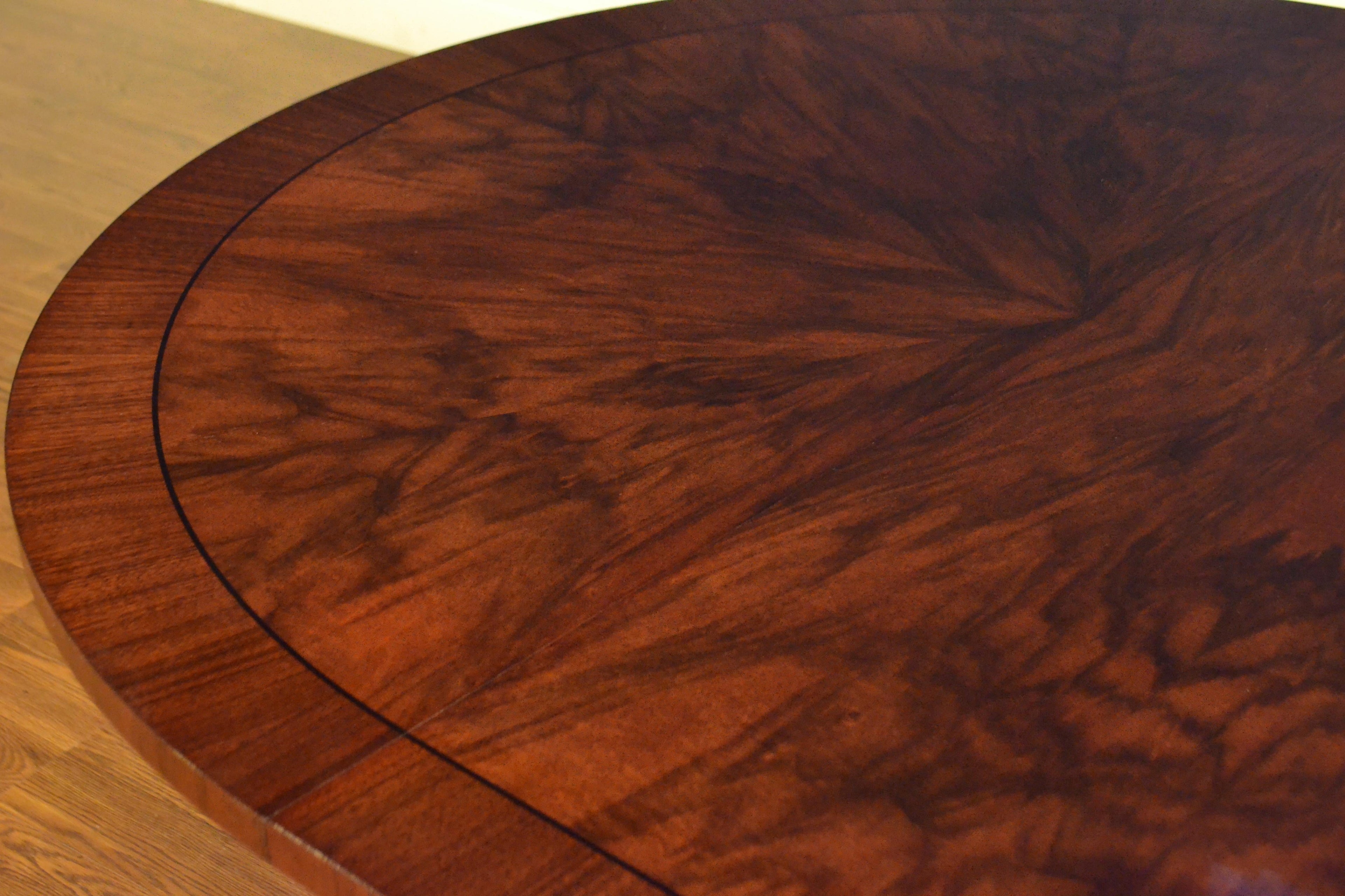 https://a.1stdibscdn.com/round-walnut-georgian-style-pedestal-dining-table-by-leighton-hall-for-sale-picture-3/f_44162/f_135451021549140817015/105_master.JPG