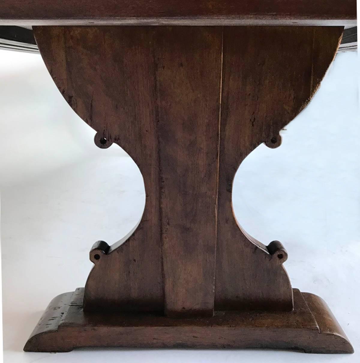 https://a.1stdibscdn.com/dos-gallos-custom-monastery-table-with-leaves-for-sale-picture-7/f_7978/f_108651711527023991693/10_10mod3det6_master.jpg
