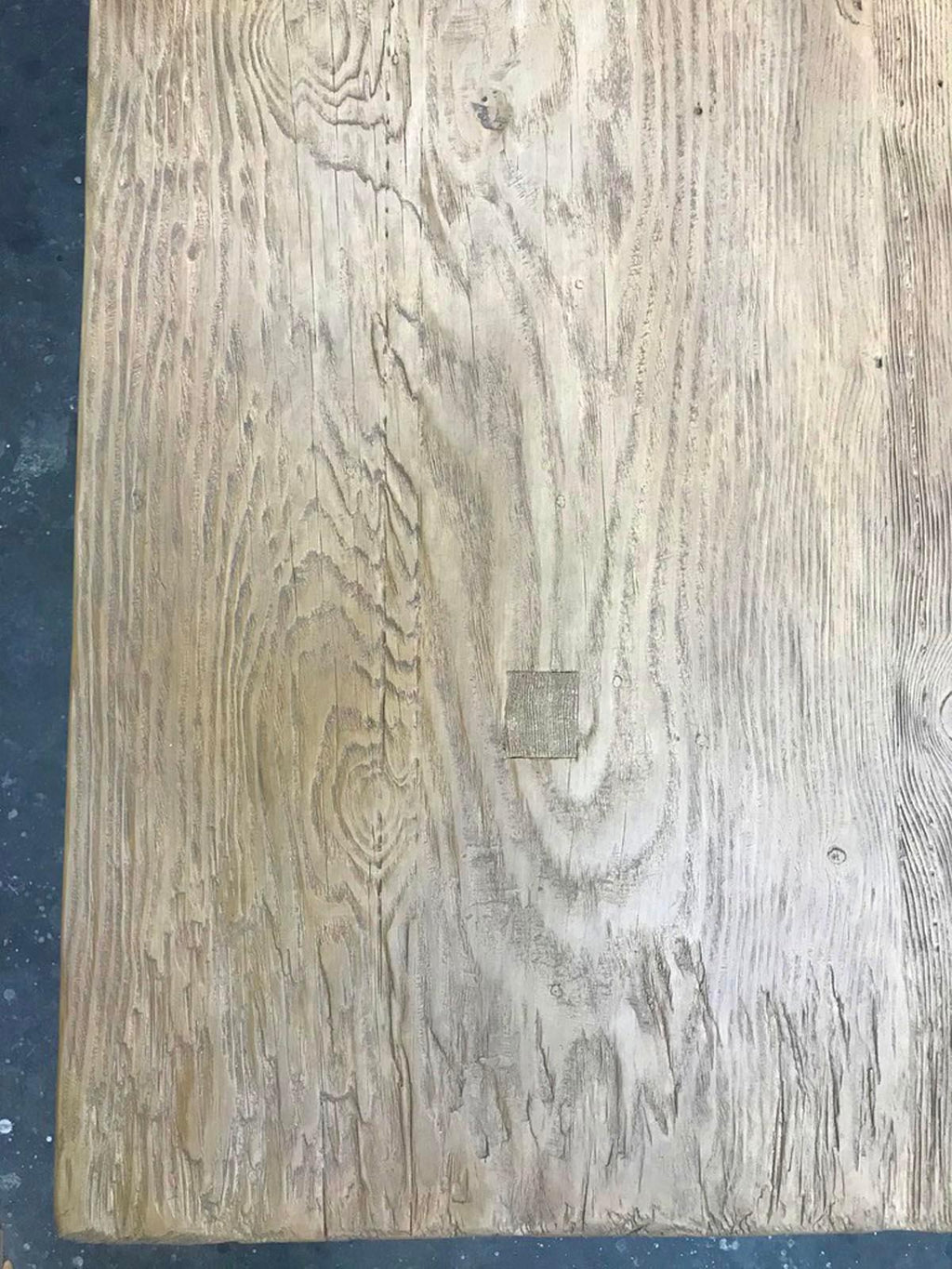 https://a.1stdibscdn.com/custom-rustic-reclaimed-wood-coffee-table-for-sale-picture-5/f_7978/f_250367721629864806328/10_125mod1det4_master.jpg