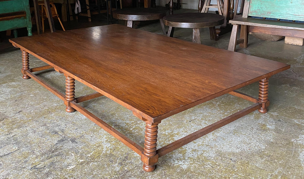 https://a.1stdibscdn.com/dos-gallos-custom-turned-leg-coffee-table-for-sale-picture-3/f_7978/f_333973121679519450427/10_126coffeetable2_master.jpg