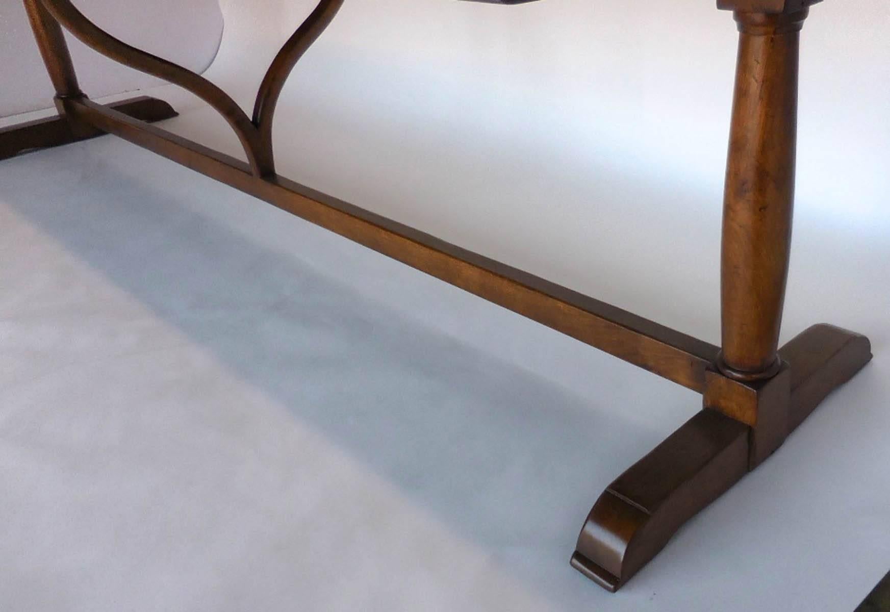 https://a.1stdibscdn.com/dos-gallos-custom-oval-wine-tasting-table-in-walnut-for-sale-picture-3/f_7978/f_112061431530038884454/10_13mod5det2_master.jpg