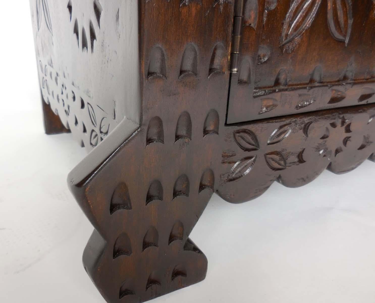 https://a.1stdibscdn.com/dos-gallos-custom-carved-console-for-sale-picture-5/f_7978/f_41522431538427735166/10_704mod3det3_master.jpg