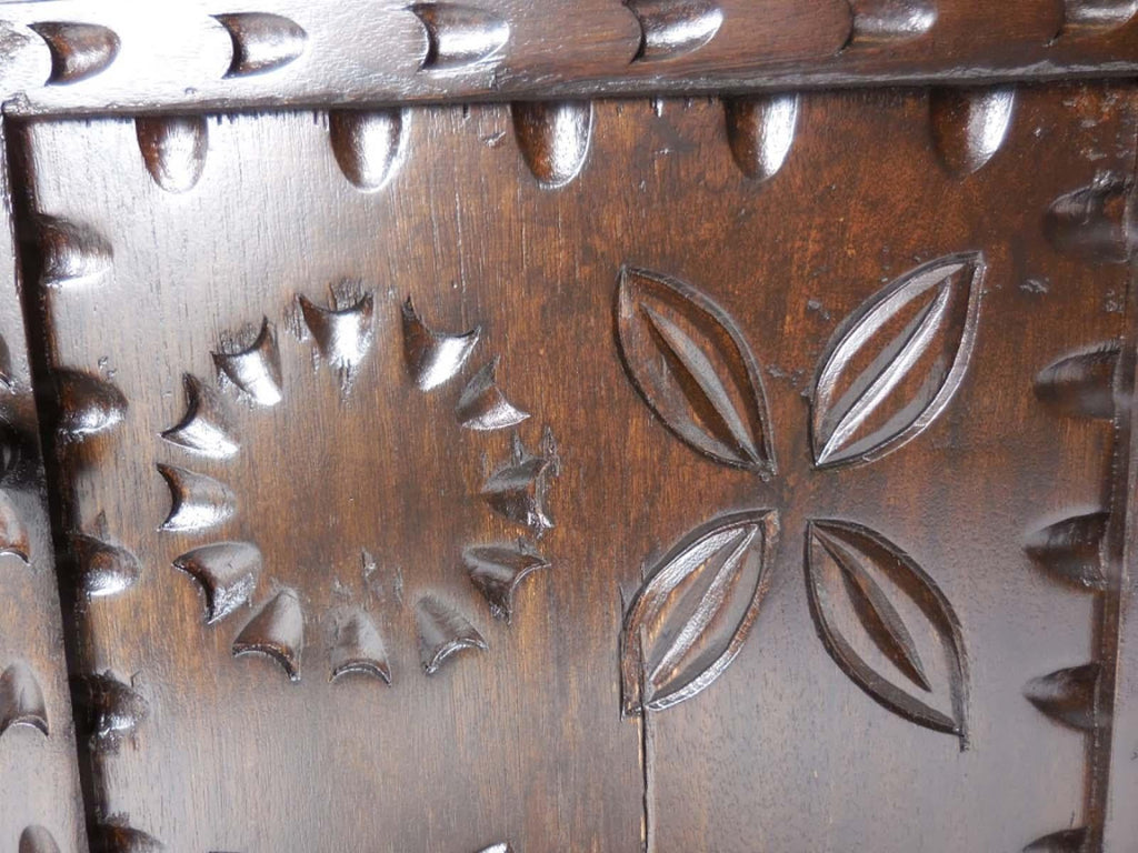 https://a.1stdibscdn.com/dos-gallos-custom-carved-console-for-sale-picture-6/f_7978/f_41522431538427737201/10_704mod3det5_master.jpg
