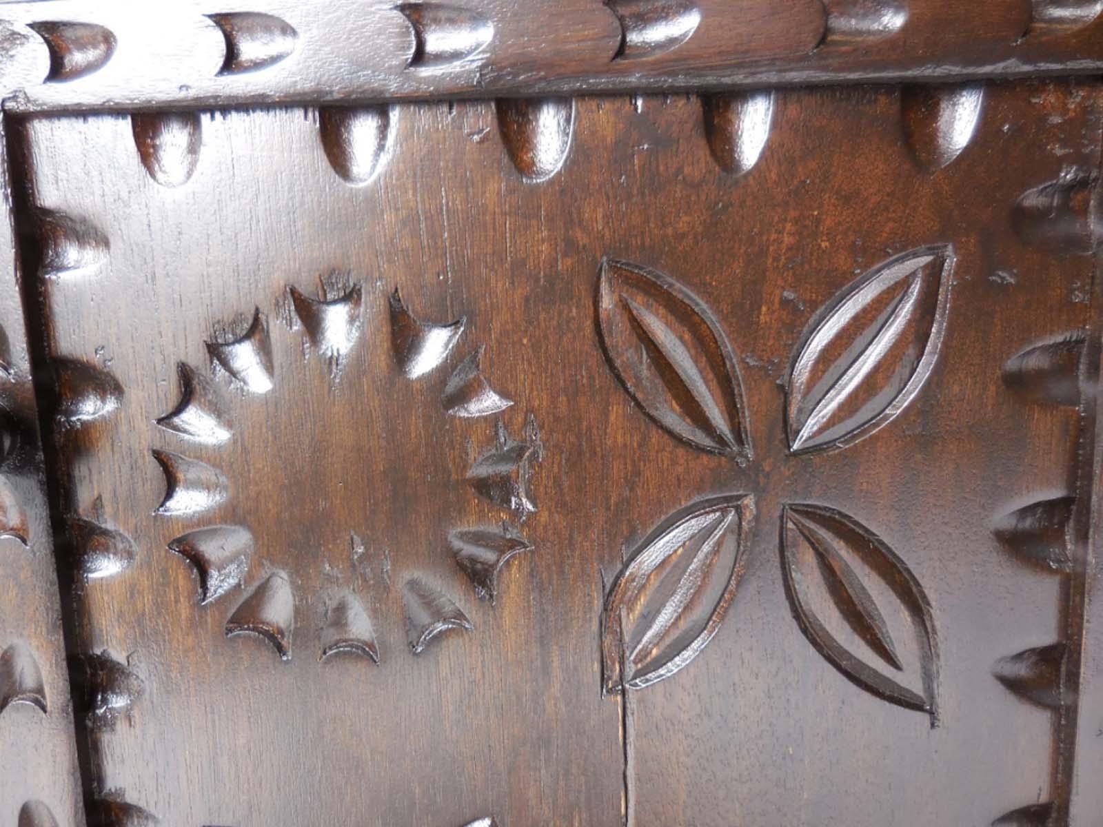 https://a.1stdibscdn.com/dos-gallos-custom-carved-console-for-sale-picture-6/f_7978/f_41522431538427737201/10_704mod3det5_master.jpg